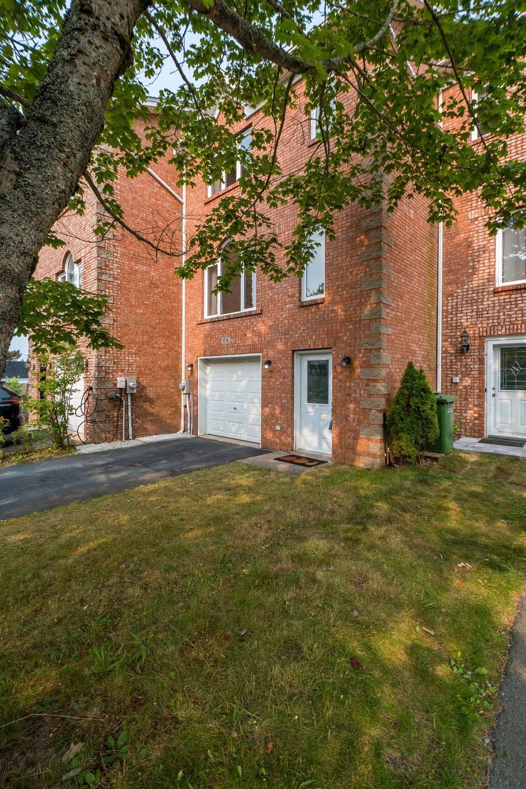 $499,900.00: 64 Brookshire Court, Bedford