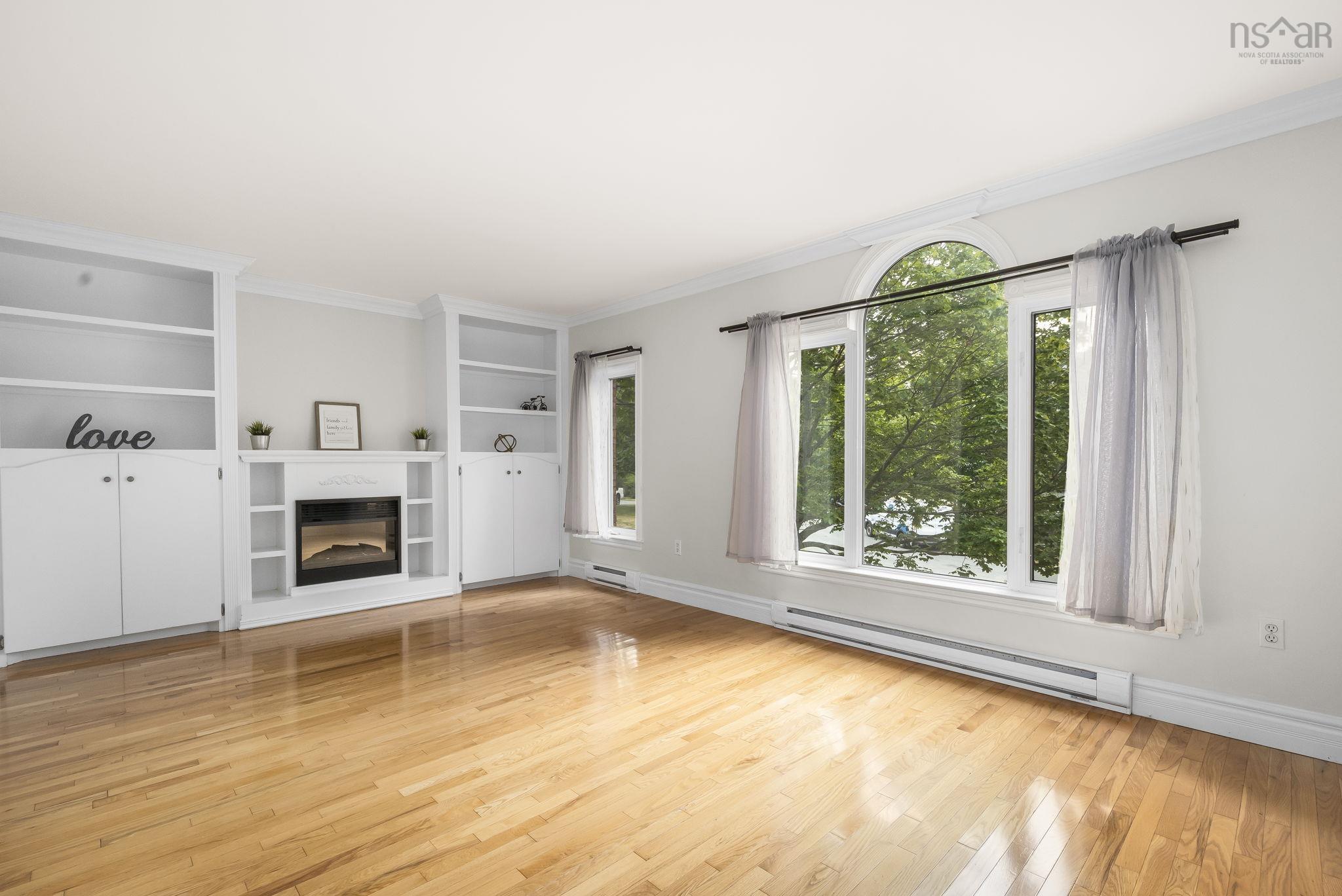 $499,900.00: 64 Brookshire Court, Bedford