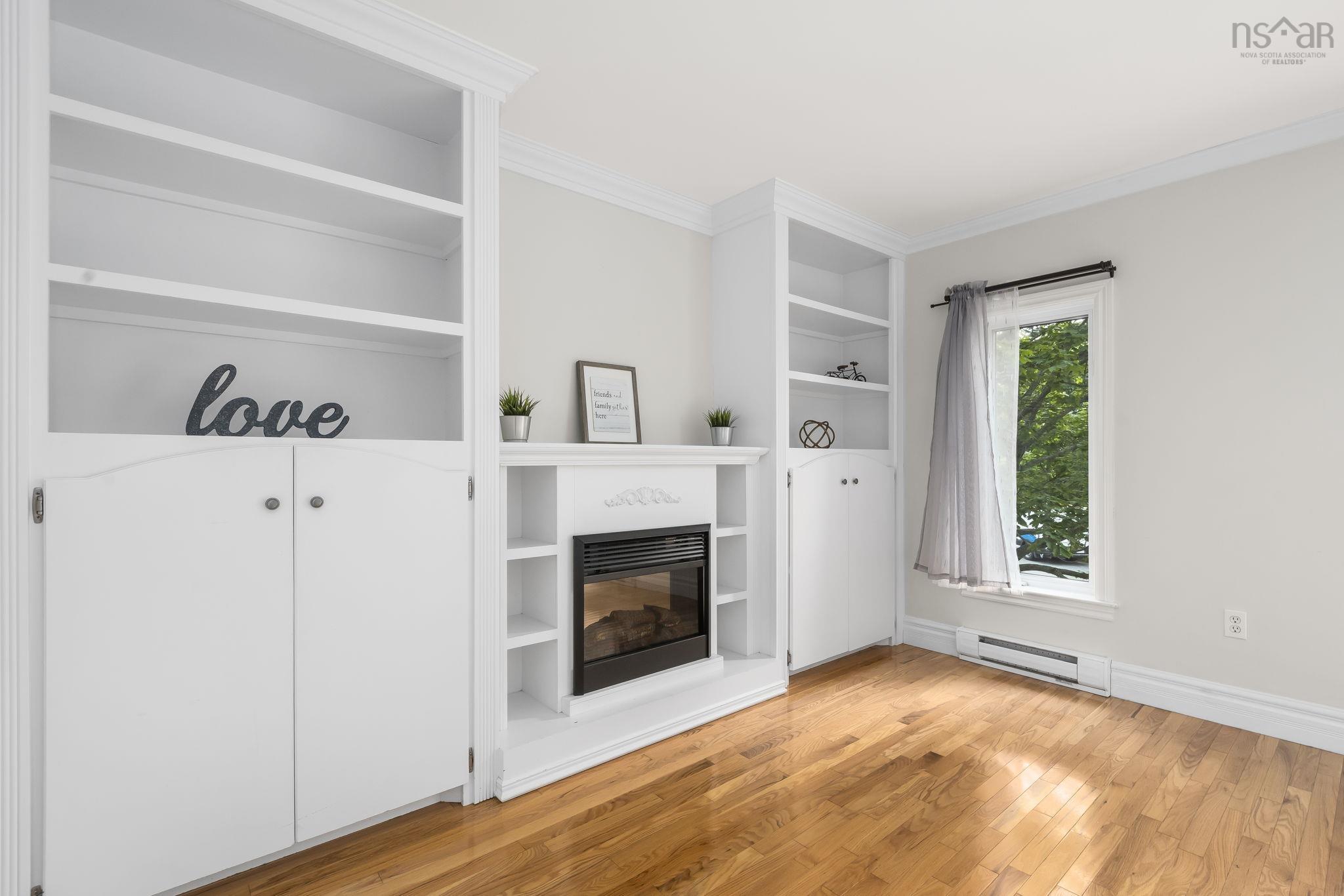 $499,900.00: 64 Brookshire Court, Bedford