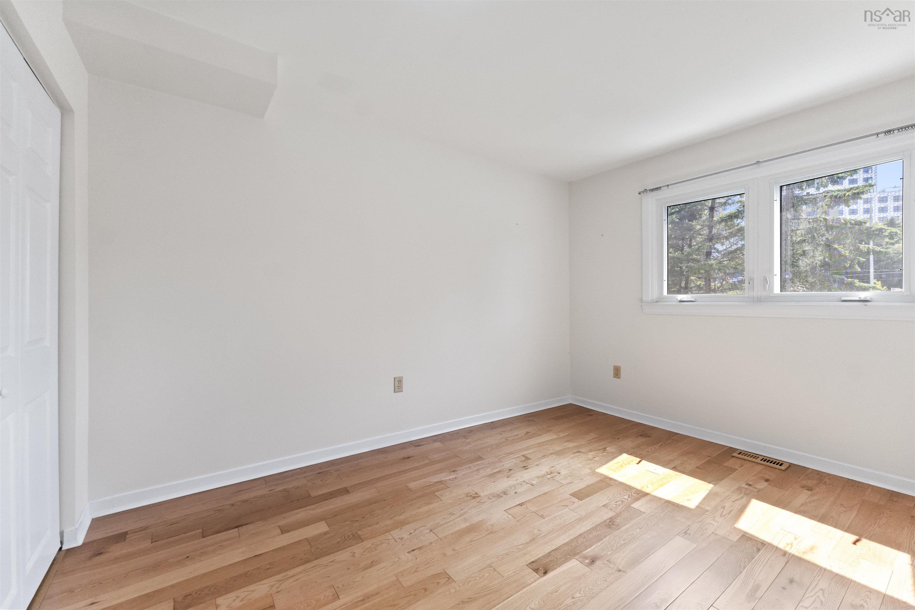 $379,900.00: 31 - G4 84 Forestside Crescent, Halifax