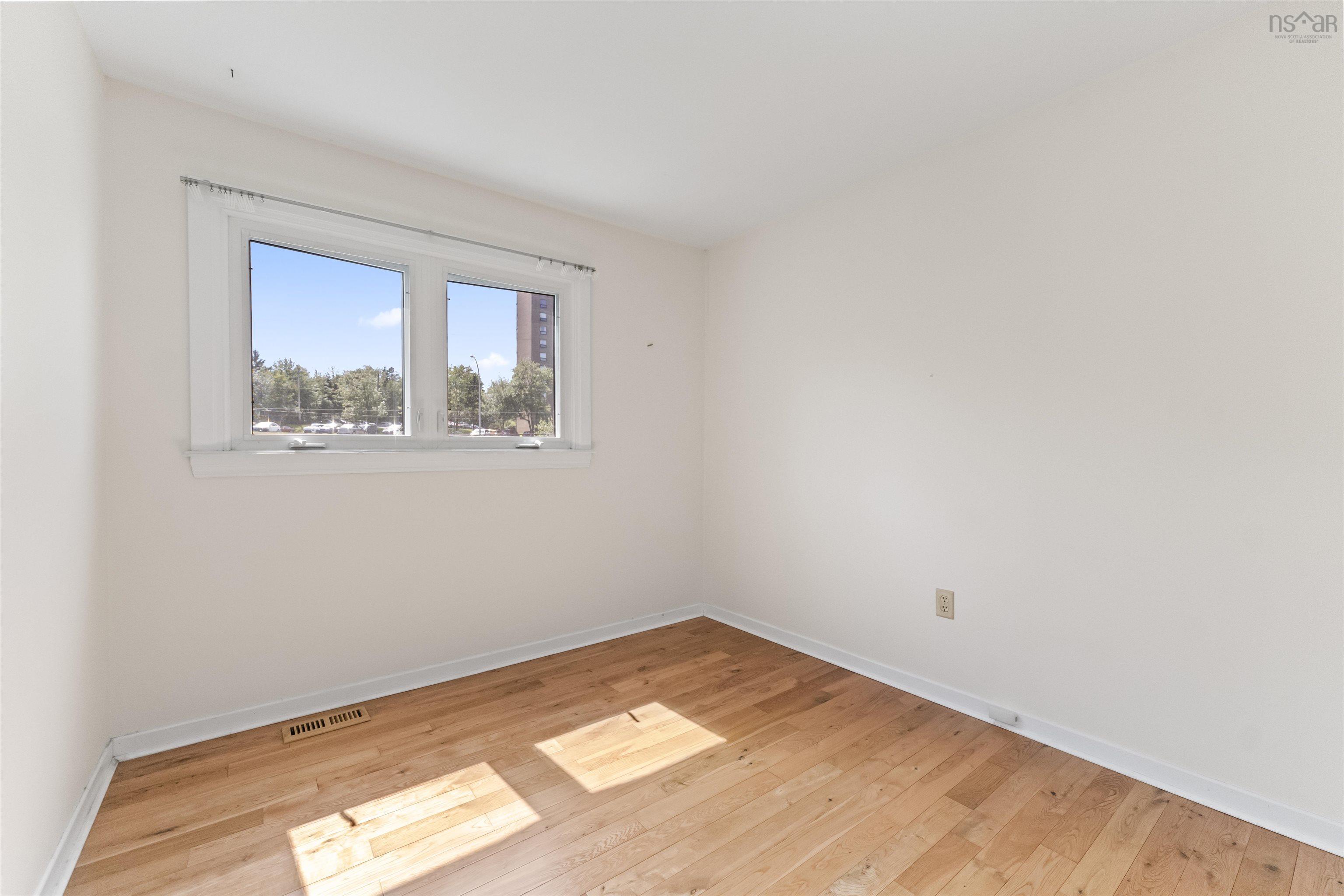 $379,900.00: 31 - G4 84 Forestside Crescent, Halifax