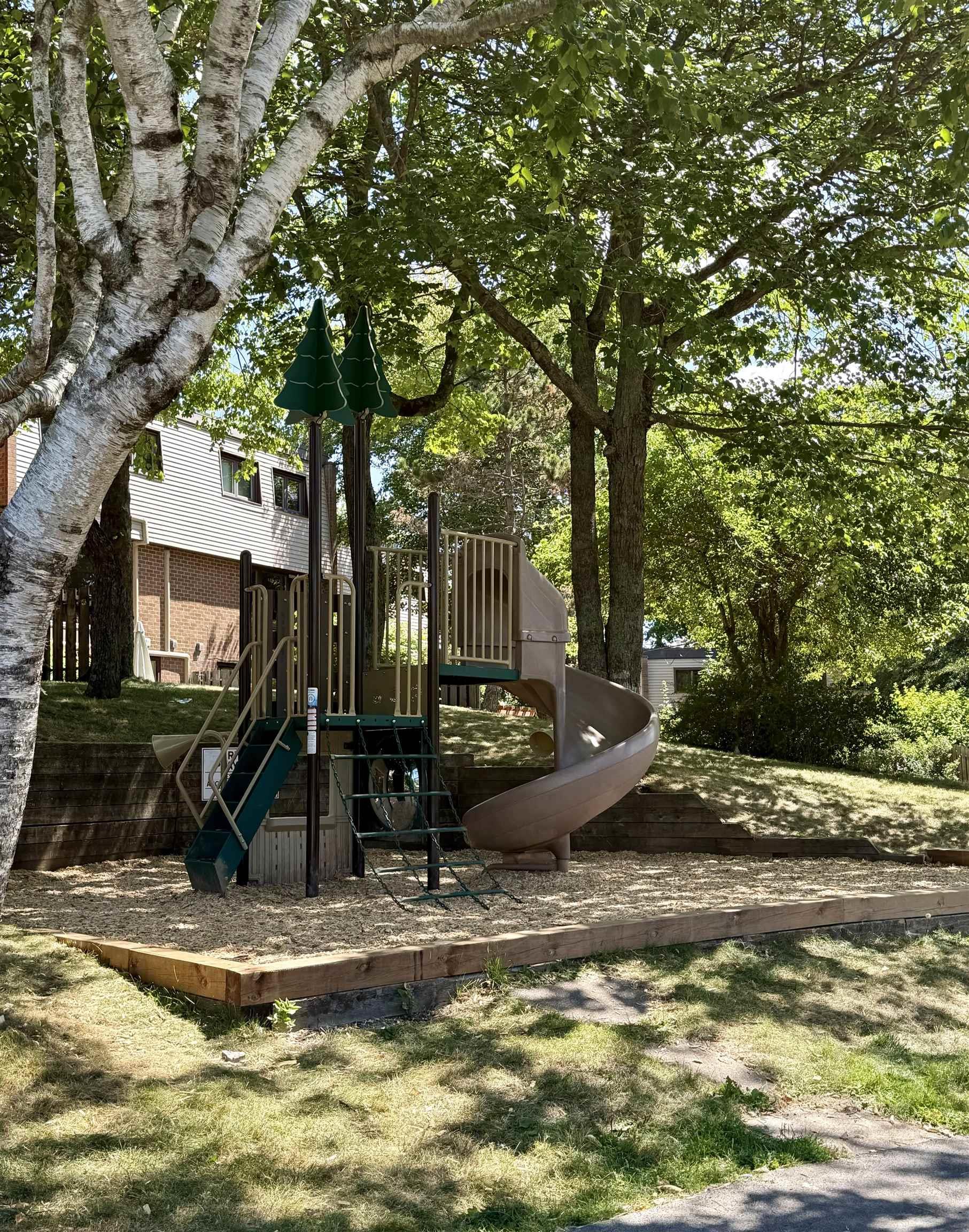 $379,900.00: 31 - G4 84 Forestside Crescent, Halifax