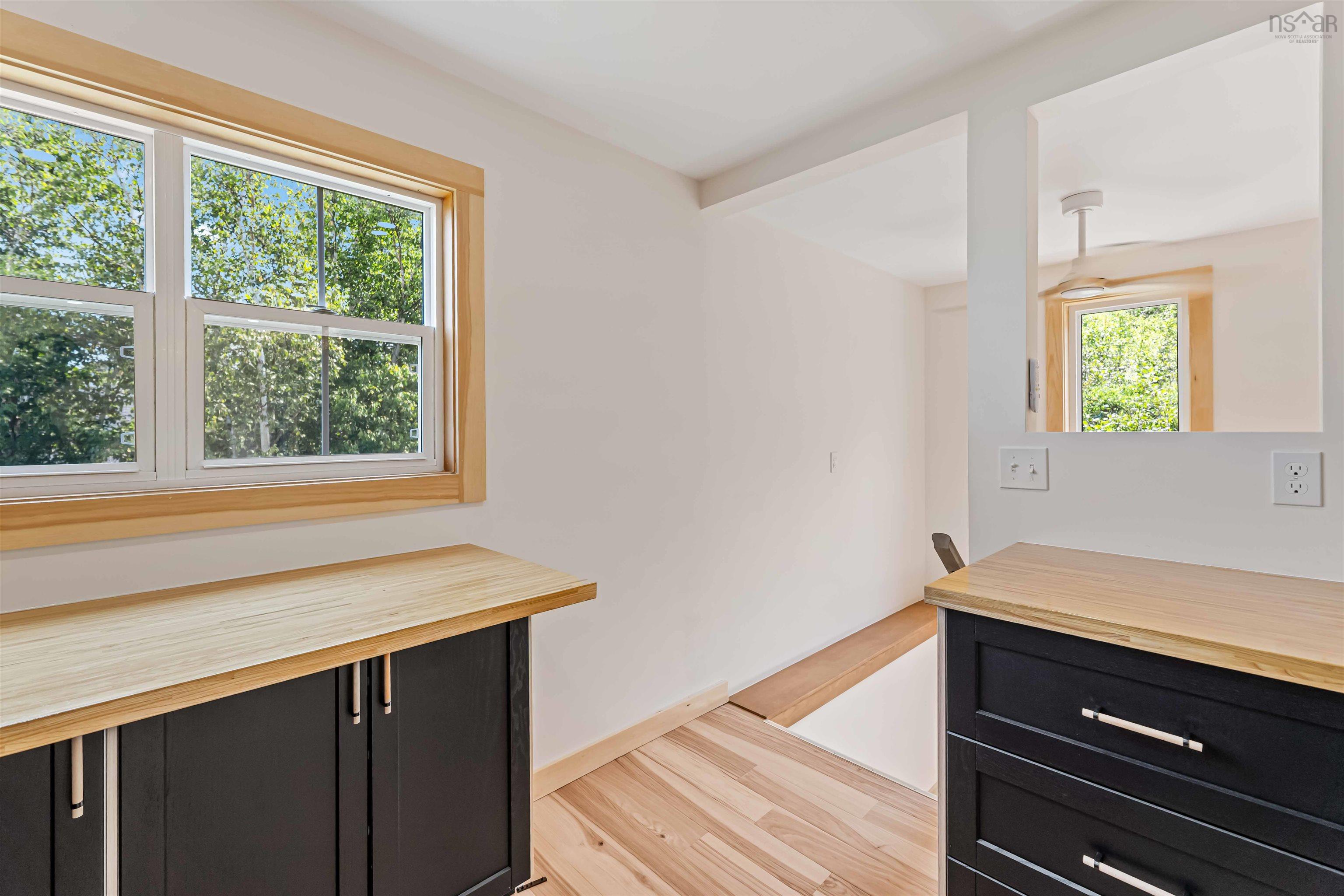 $449,500.00: 866 Brinton Road, Port Lorne