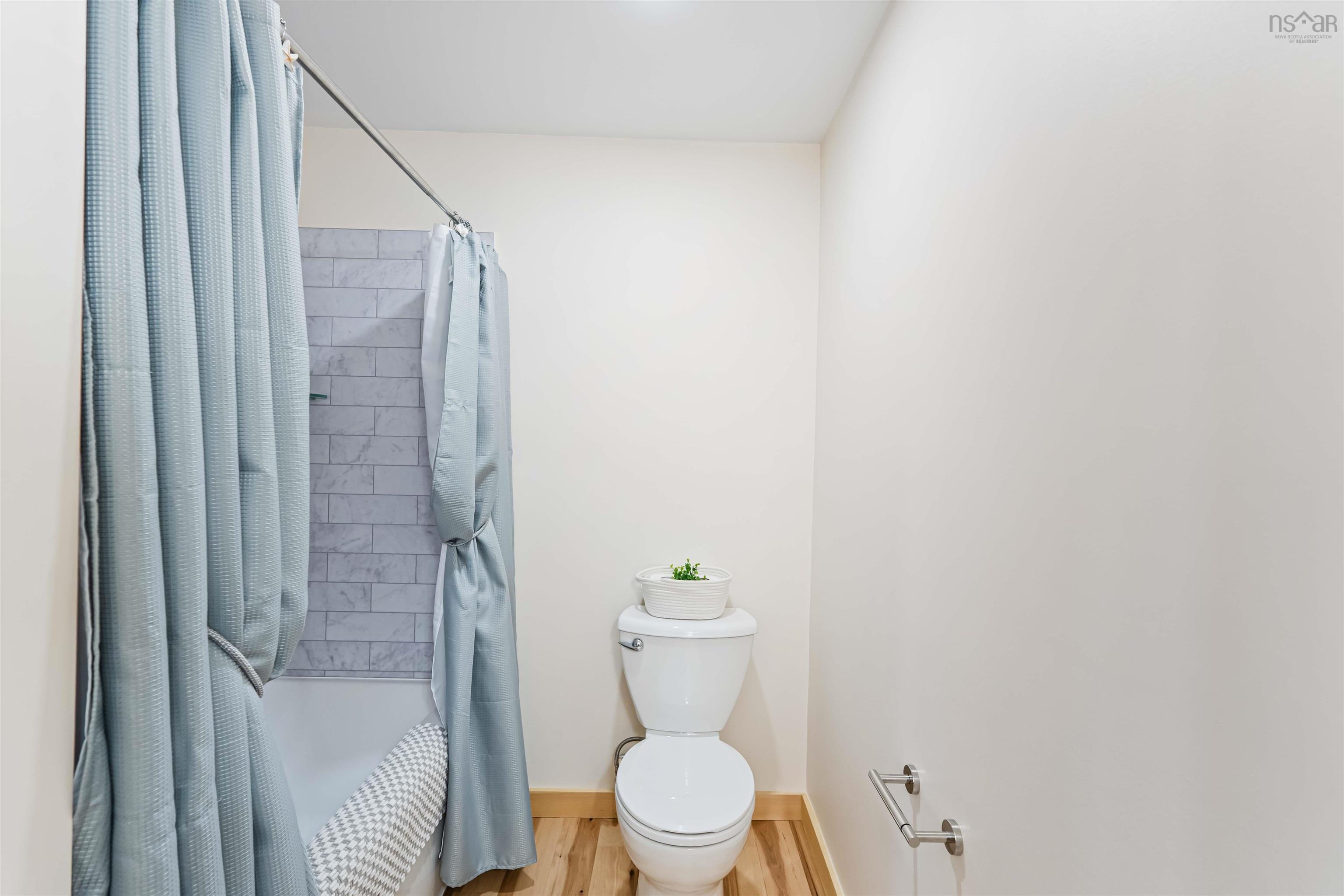 $449,500.00: 866 Brinton Road, Port Lorne