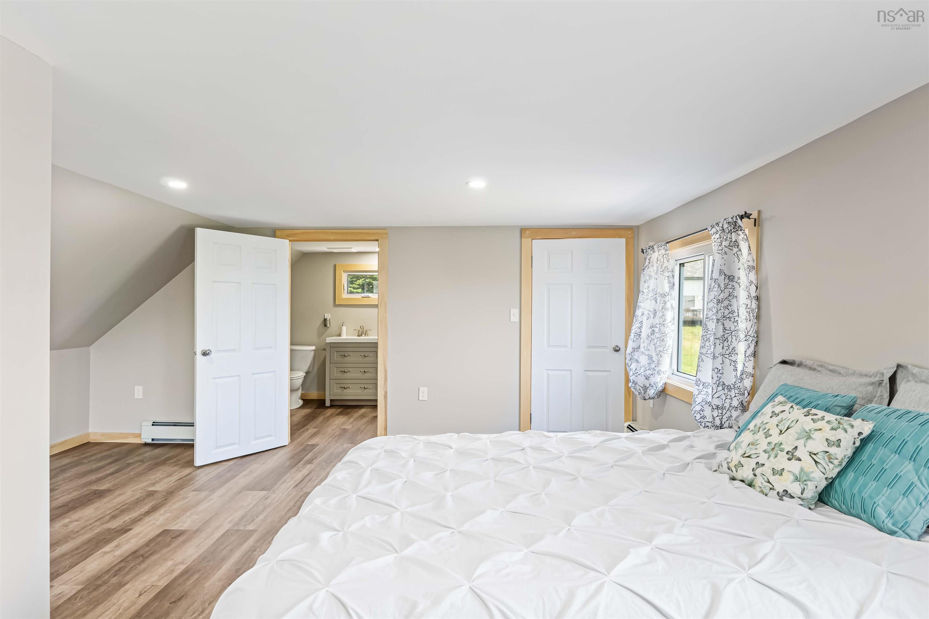 $449,500.00: 866 Brinton Road, Port Lorne