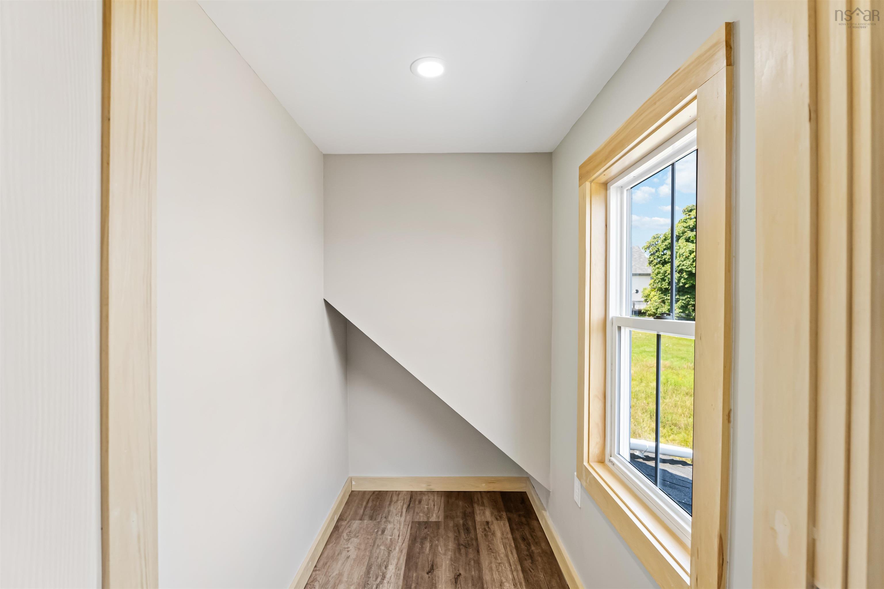 $449,500.00: 866 Brinton Road, Port Lorne