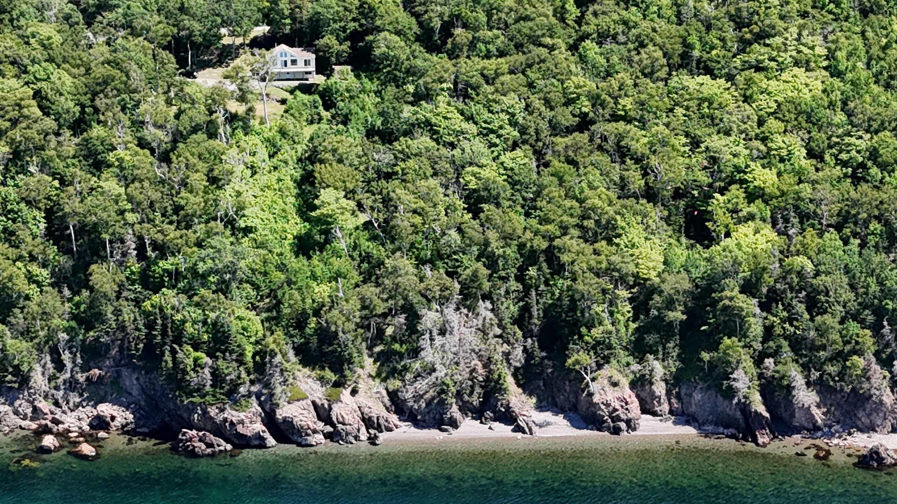 $524,900.00: 95 LAKESHORE Drive W, Irish Cove