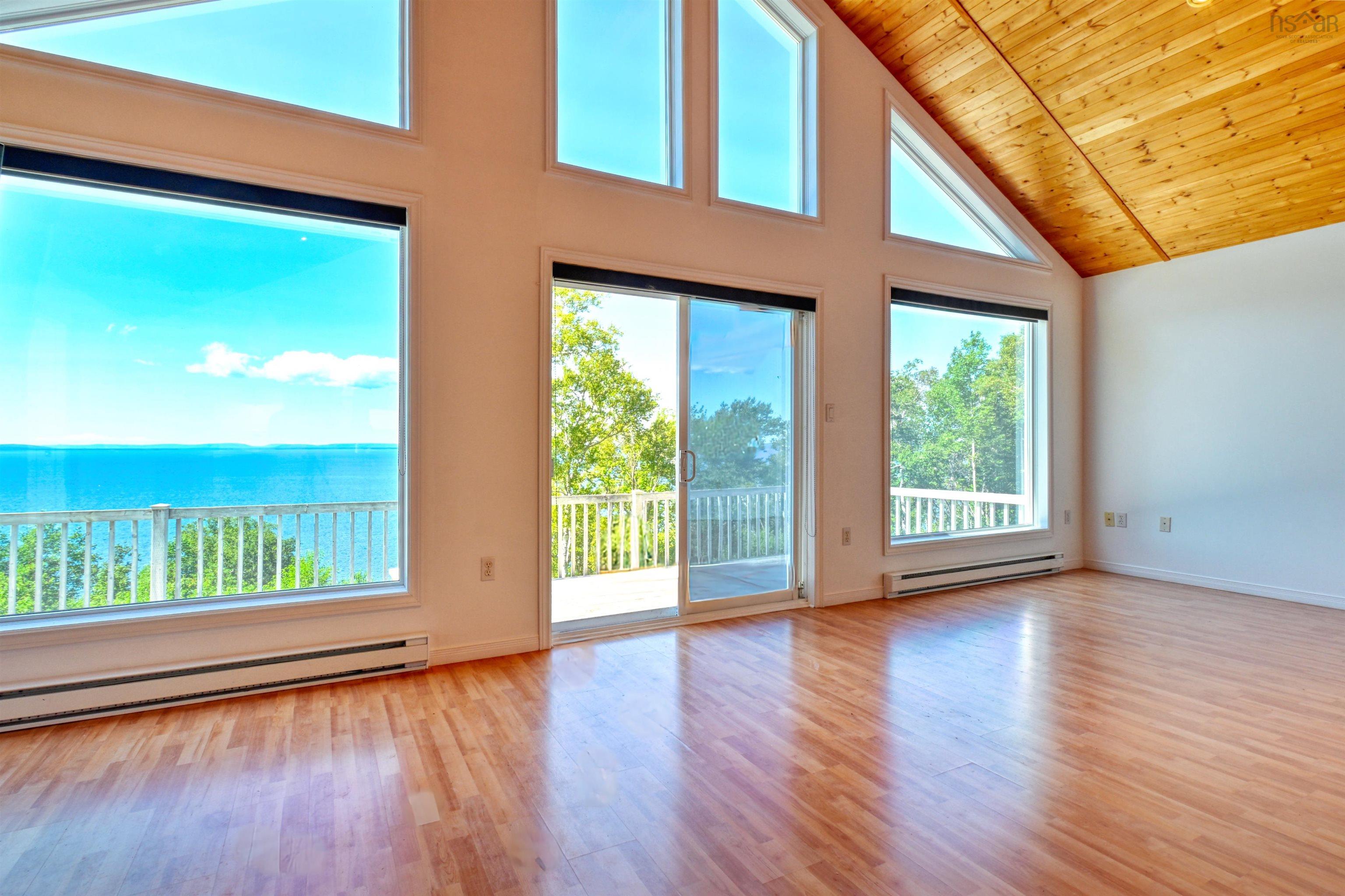 $524,900.00: 95 LAKESHORE Drive W, Irish Cove