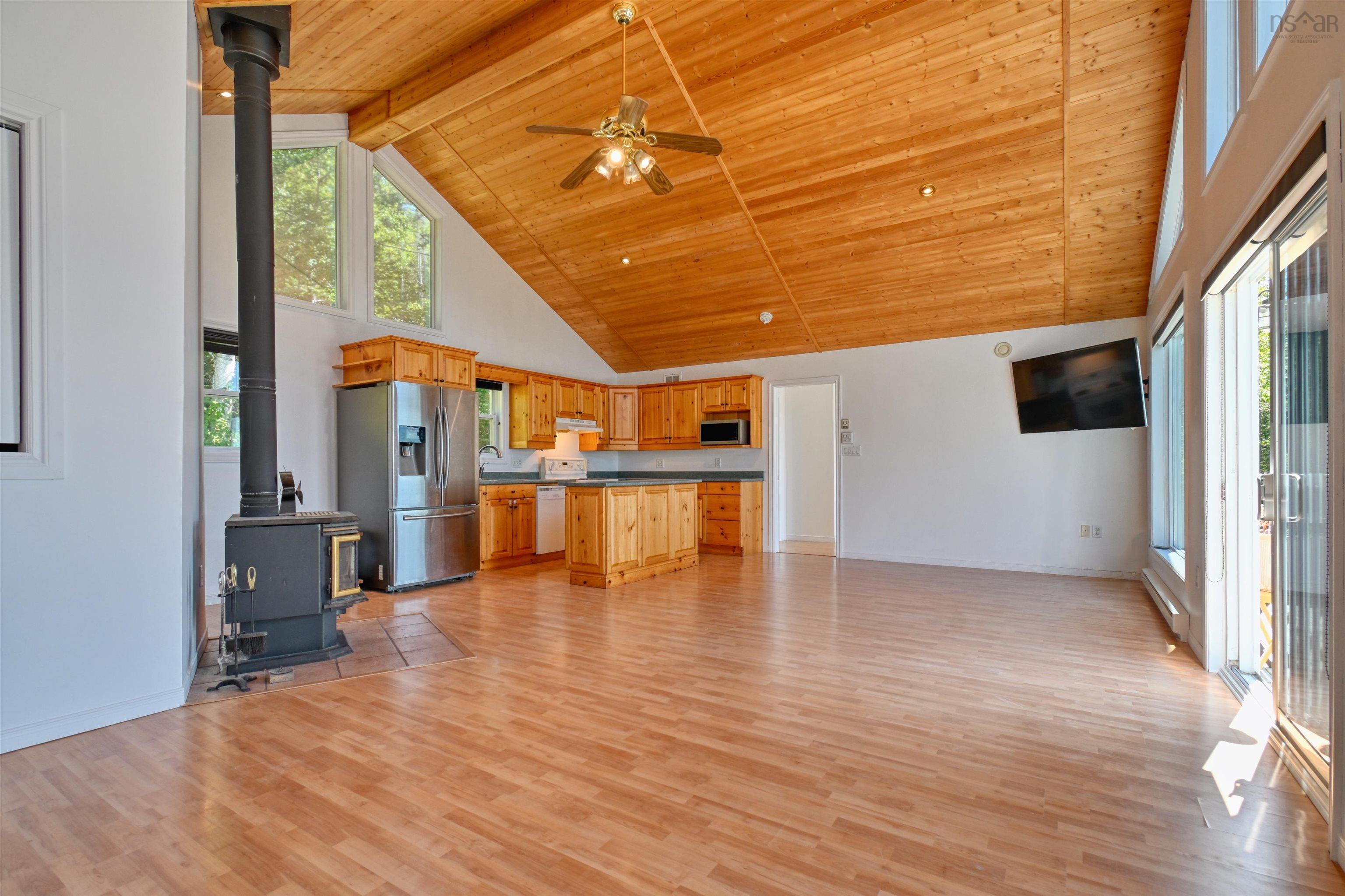 $524,900.00: 95 LAKESHORE Drive W, Irish Cove