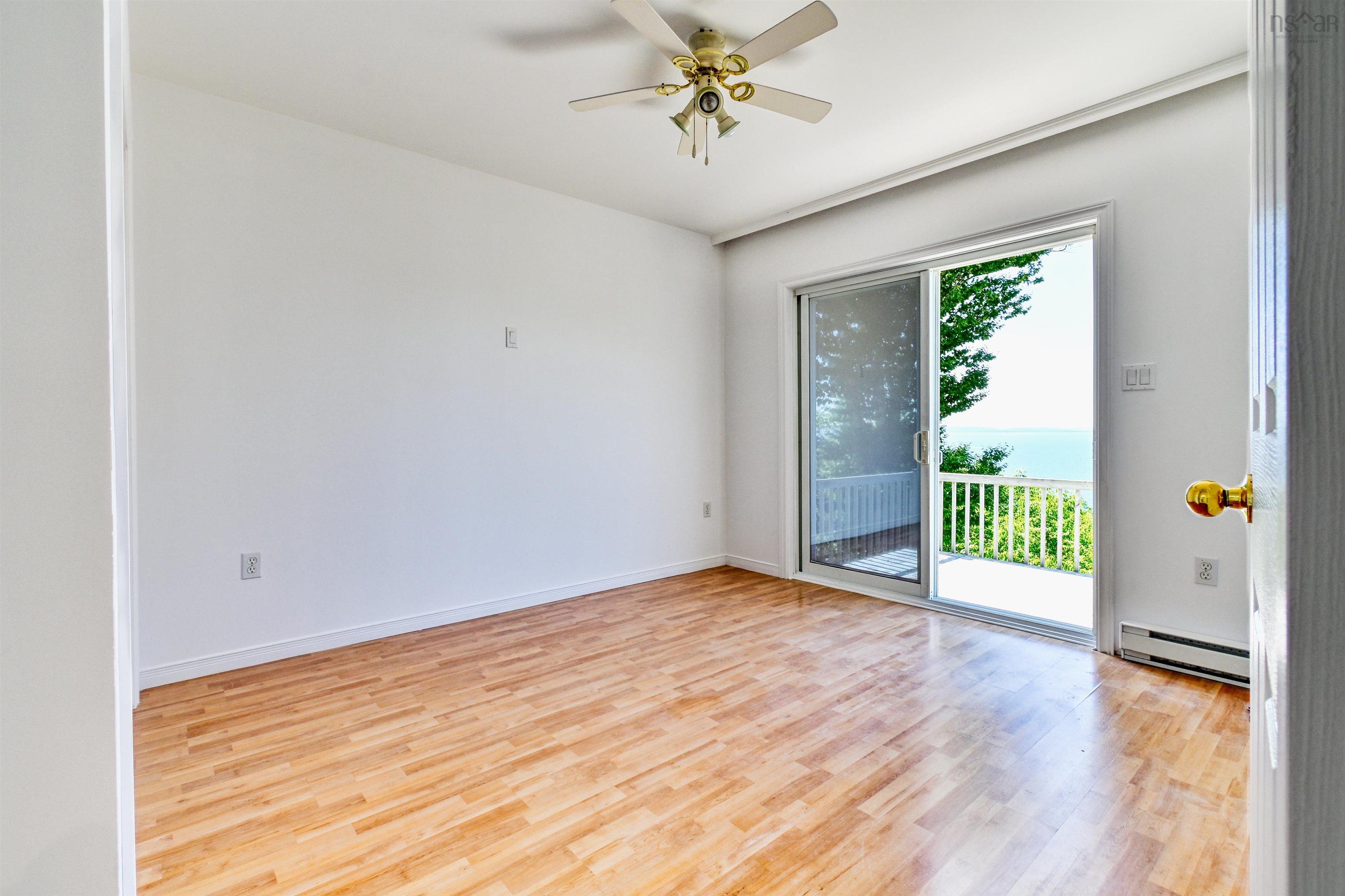 $524,900.00: 95 LAKESHORE Drive W, Irish Cove