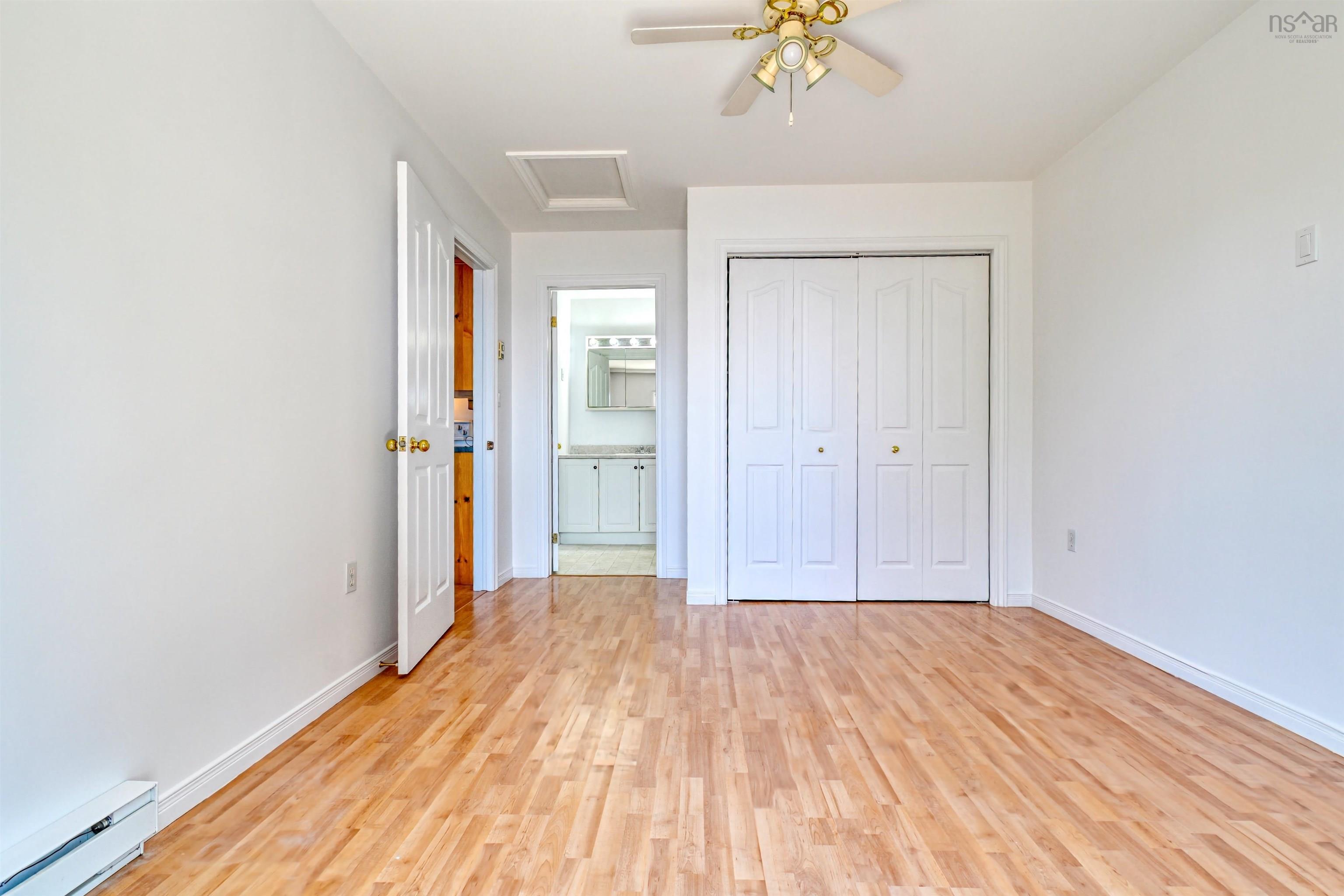 $524,900.00: 95 LAKESHORE Drive W, Irish Cove