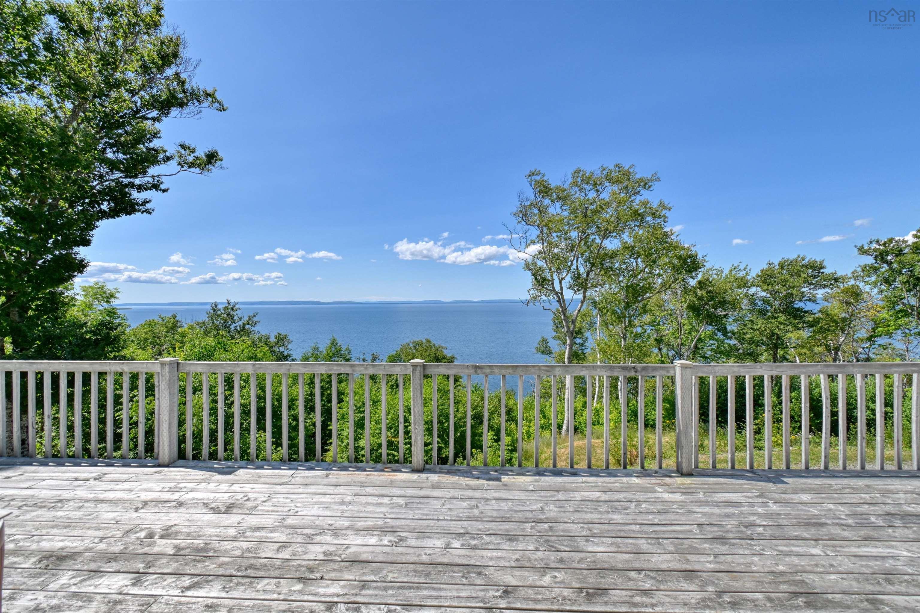 $524,900.00: 95 LAKESHORE Drive W, Irish Cove
