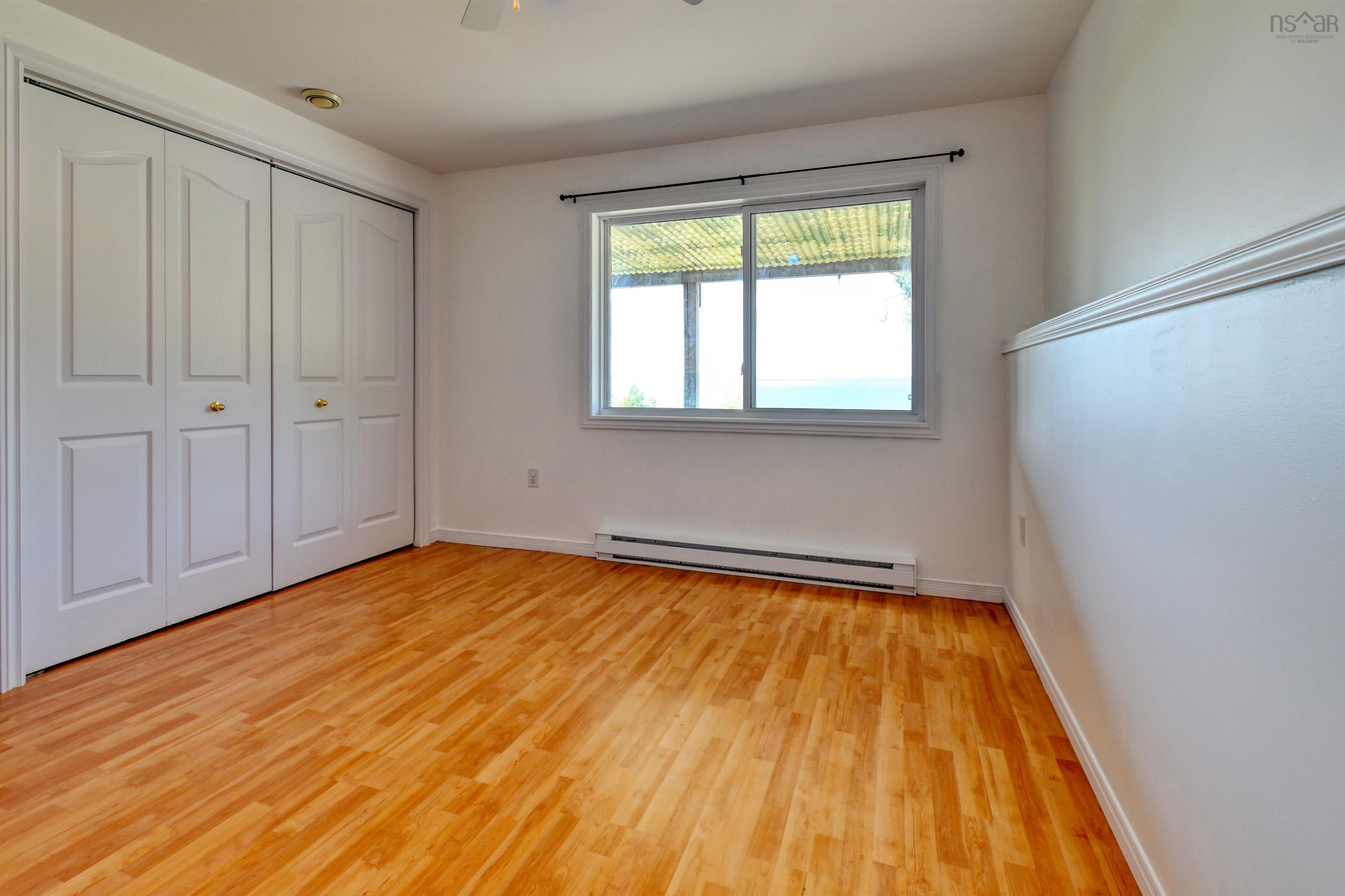 $524,900.00: 95 LAKESHORE Drive W, Irish Cove