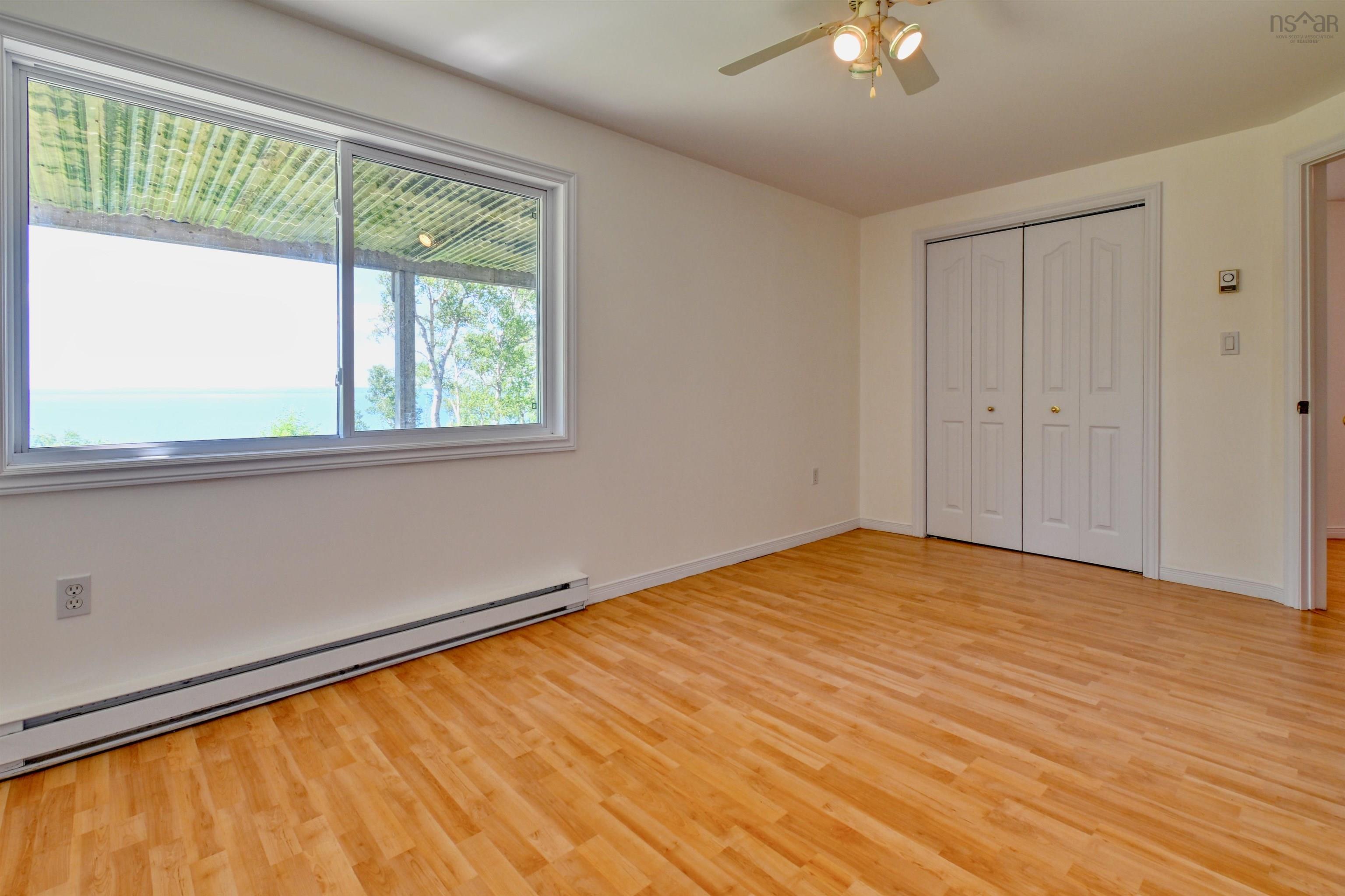 $524,900.00: 95 LAKESHORE Drive W, Irish Cove