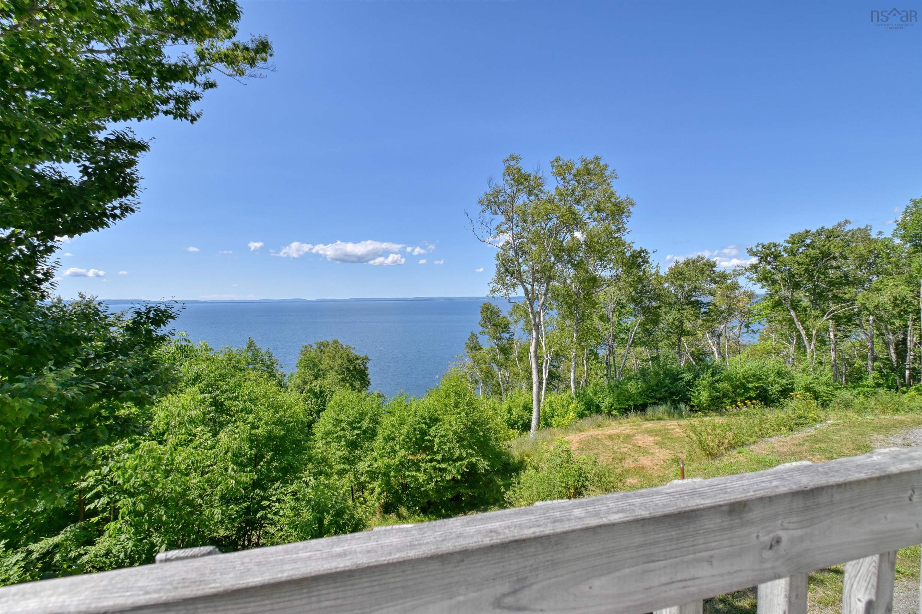 $524,900.00: 95 LAKESHORE Drive W, Irish Cove