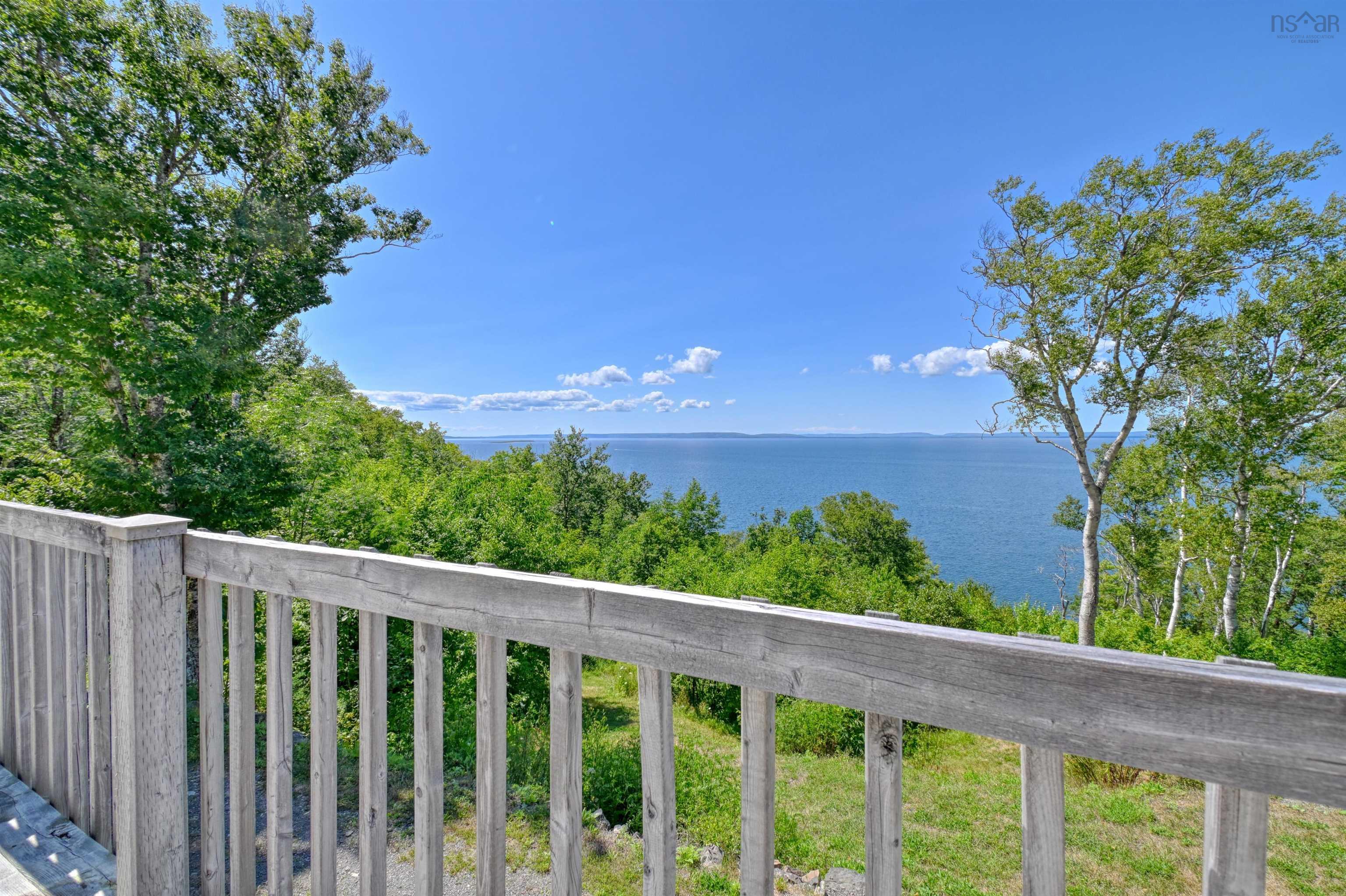 $524,900.00: 95 LAKESHORE Drive W, Irish Cove