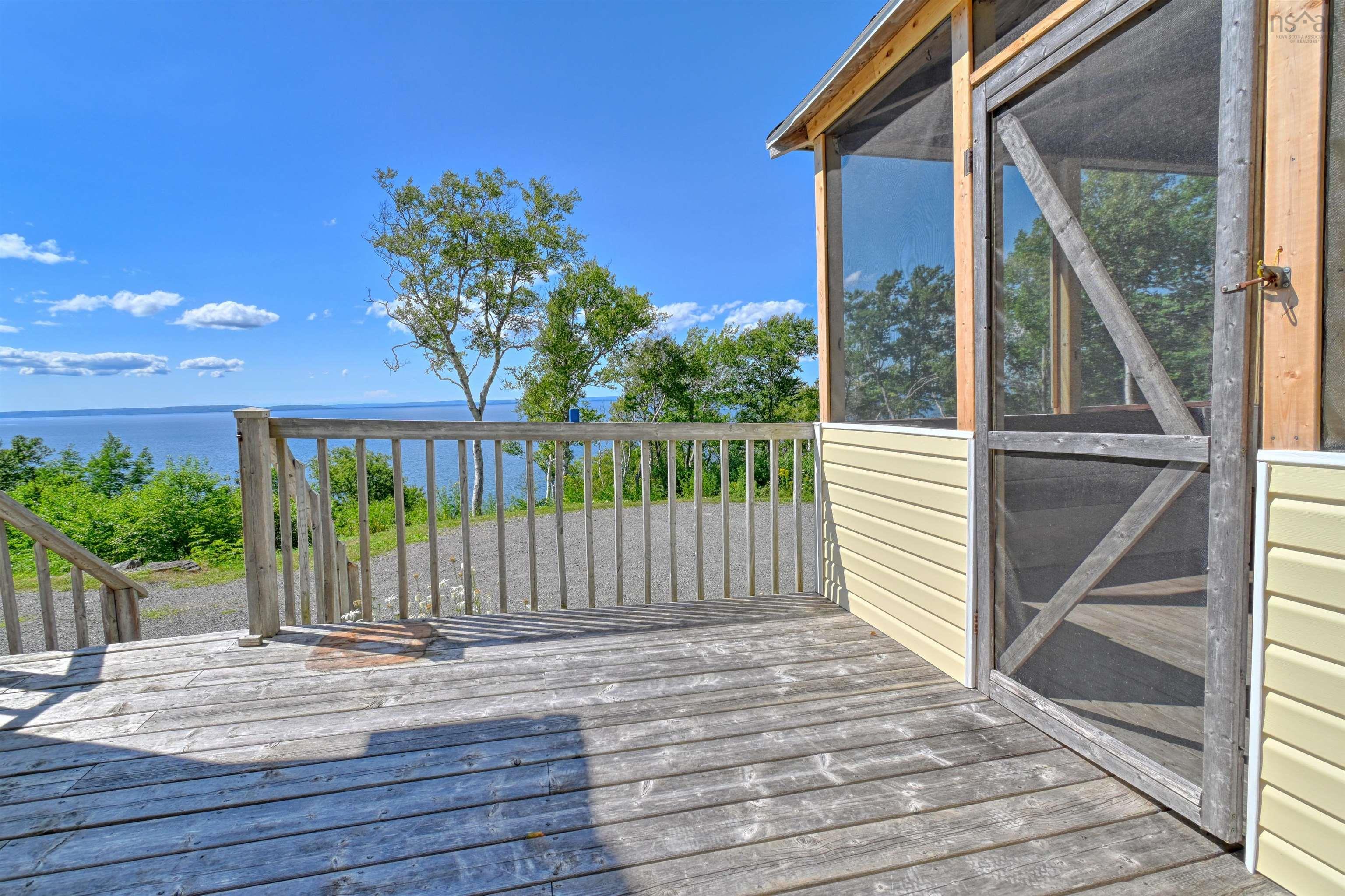 $524,900.00: 95 LAKESHORE Drive W, Irish Cove