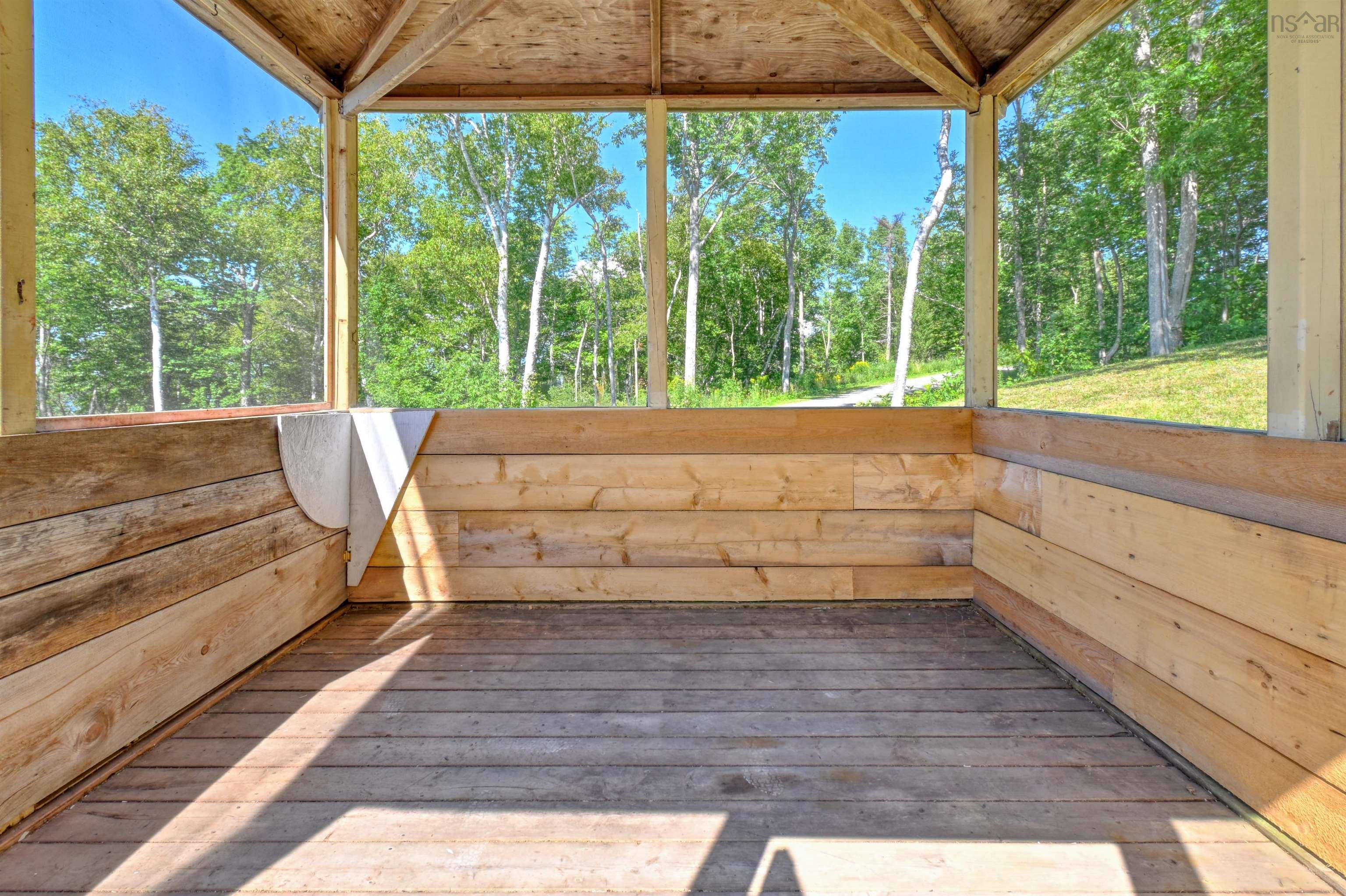 $524,900.00: 95 LAKESHORE Drive W, Irish Cove