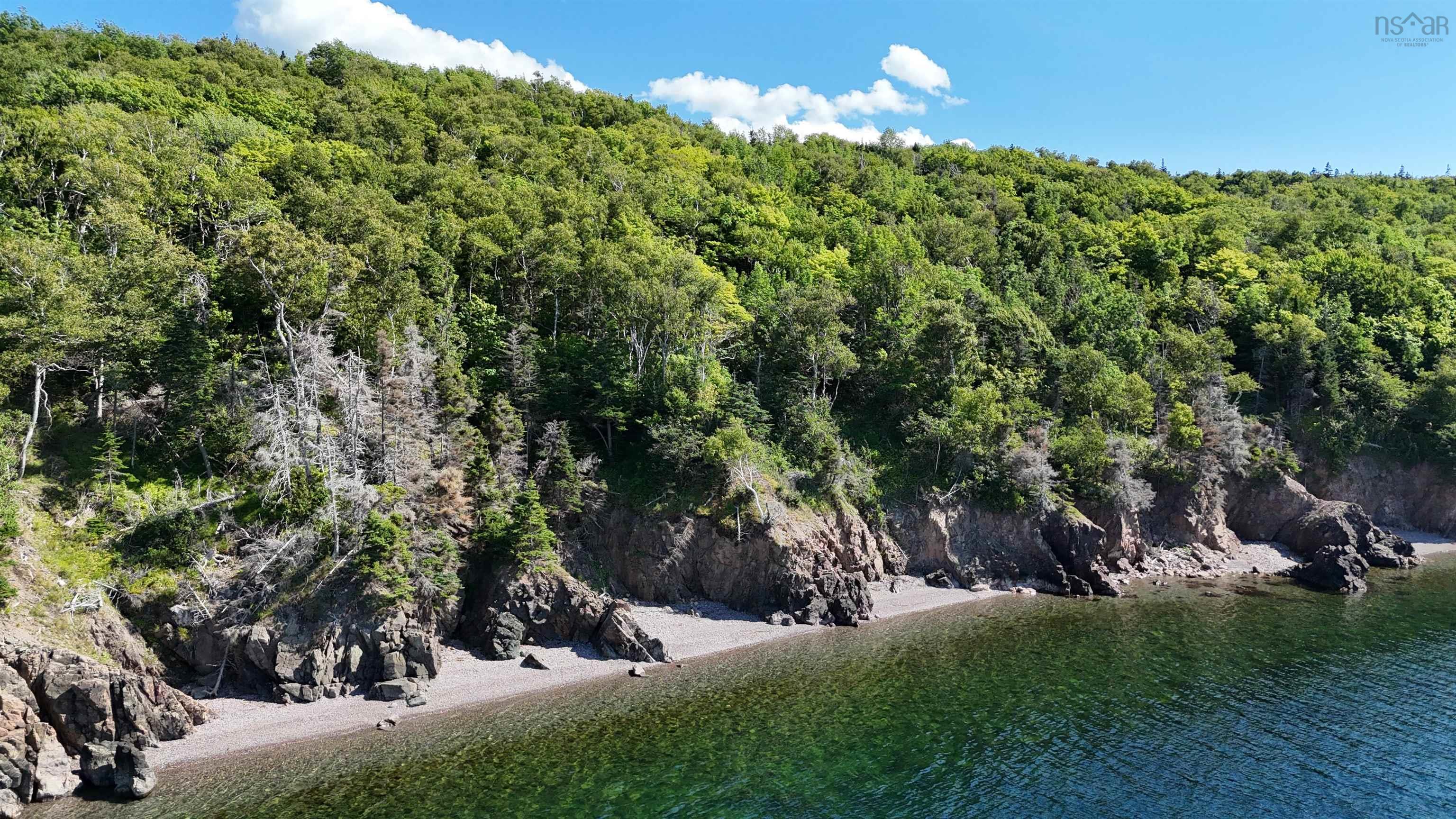 $524,900.00: 95 LAKESHORE Drive W, Irish Cove