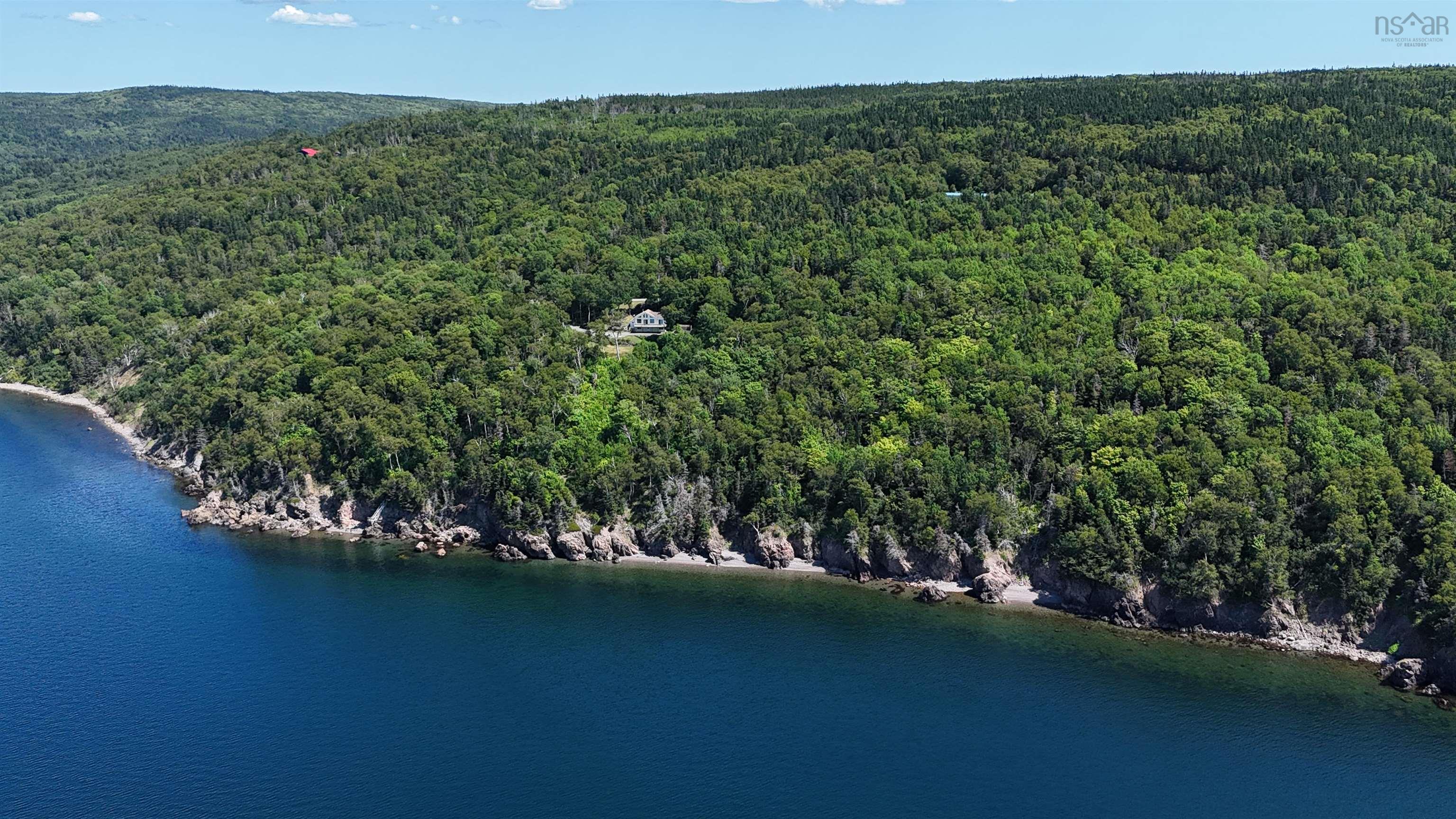 $524,900.00: 95 LAKESHORE Drive W, Irish Cove