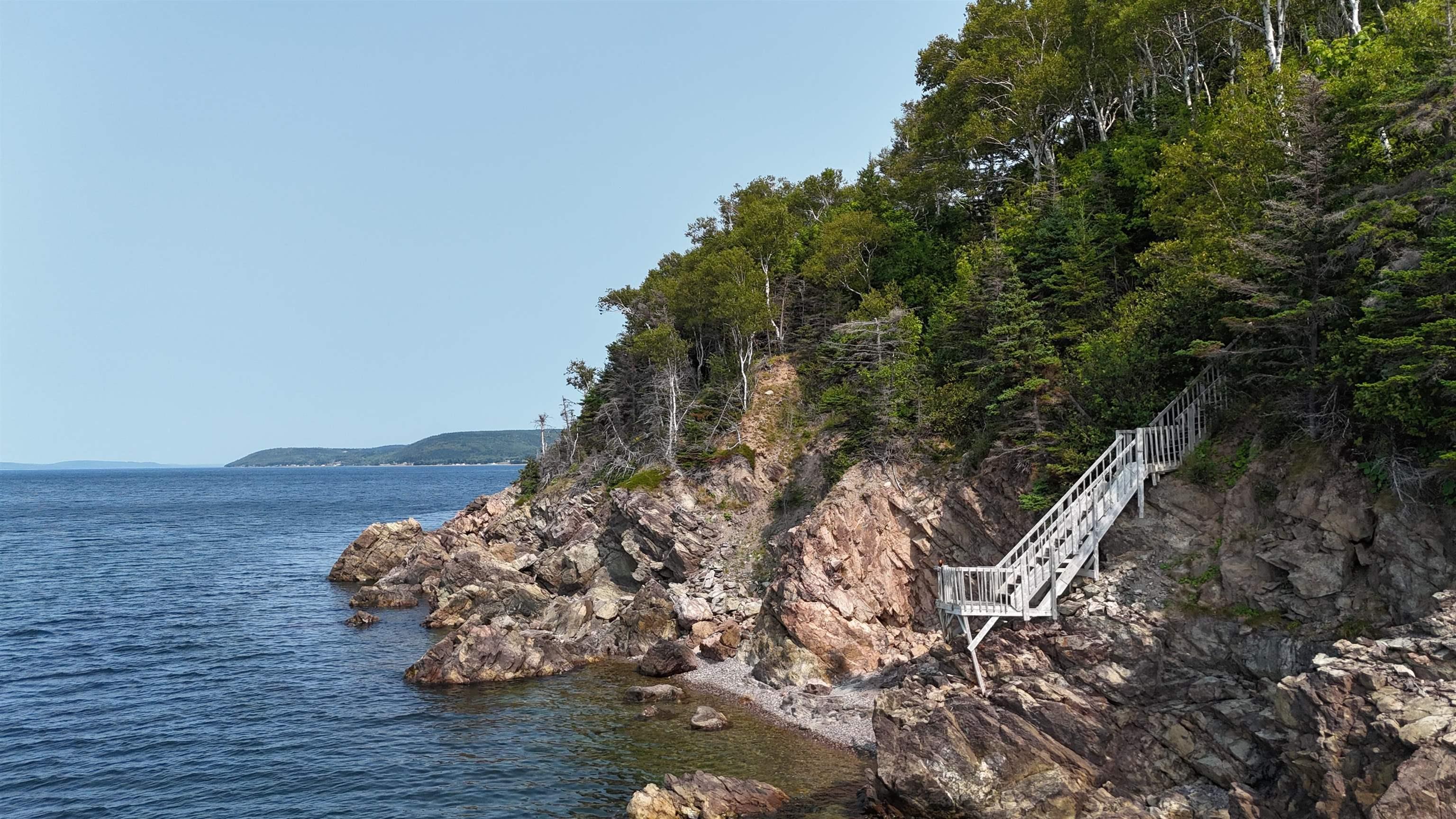 $524,900.00: 95 LAKESHORE Drive W, Irish Cove