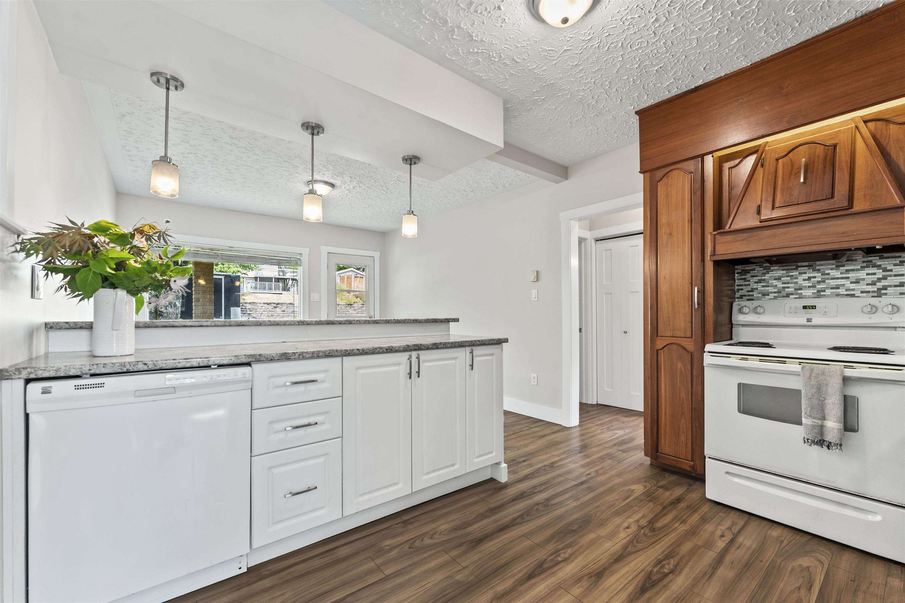 $675,000.00: 48 Adelaide Avenue, Fairview