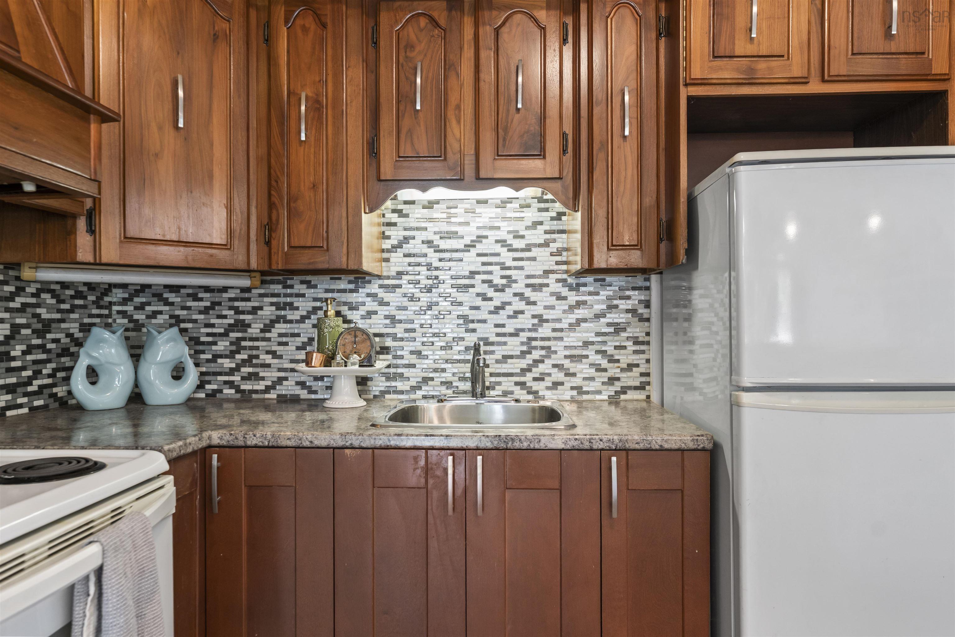 $675,000.00: 48 Adelaide Avenue, Fairview