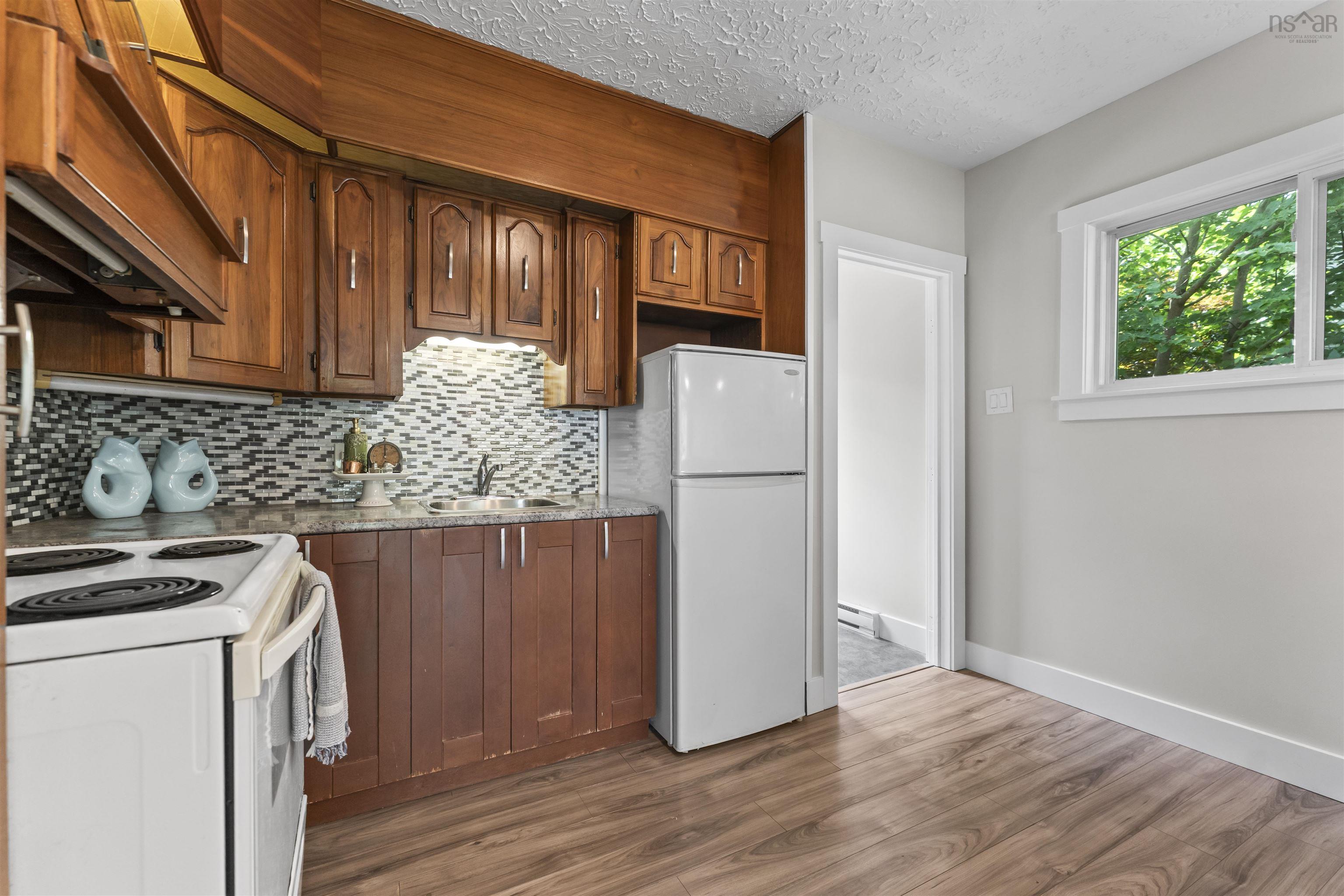 $675,000.00: 48 Adelaide Avenue, Fairview