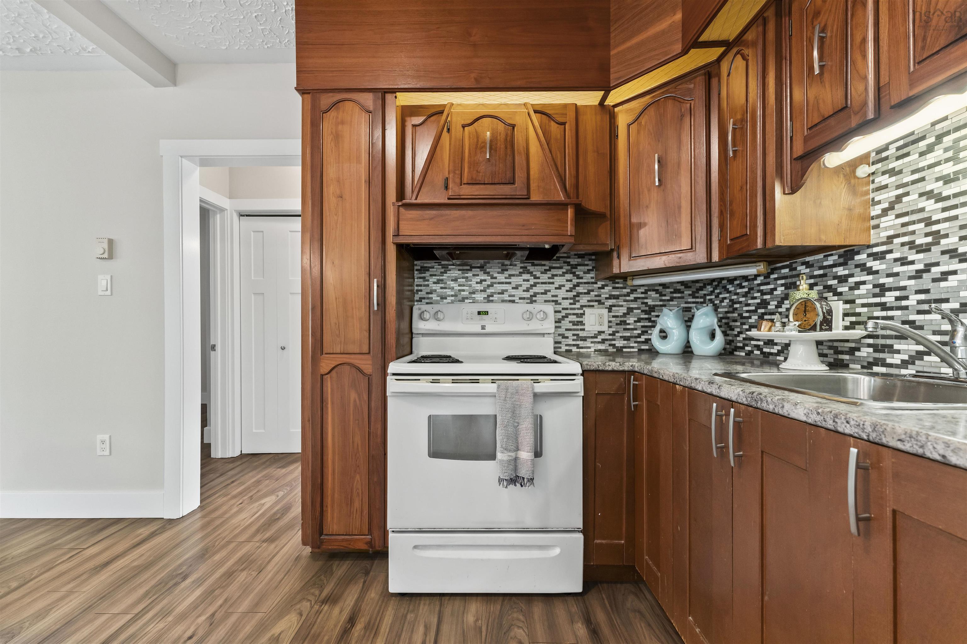 $675,000.00: 48 Adelaide Avenue, Fairview