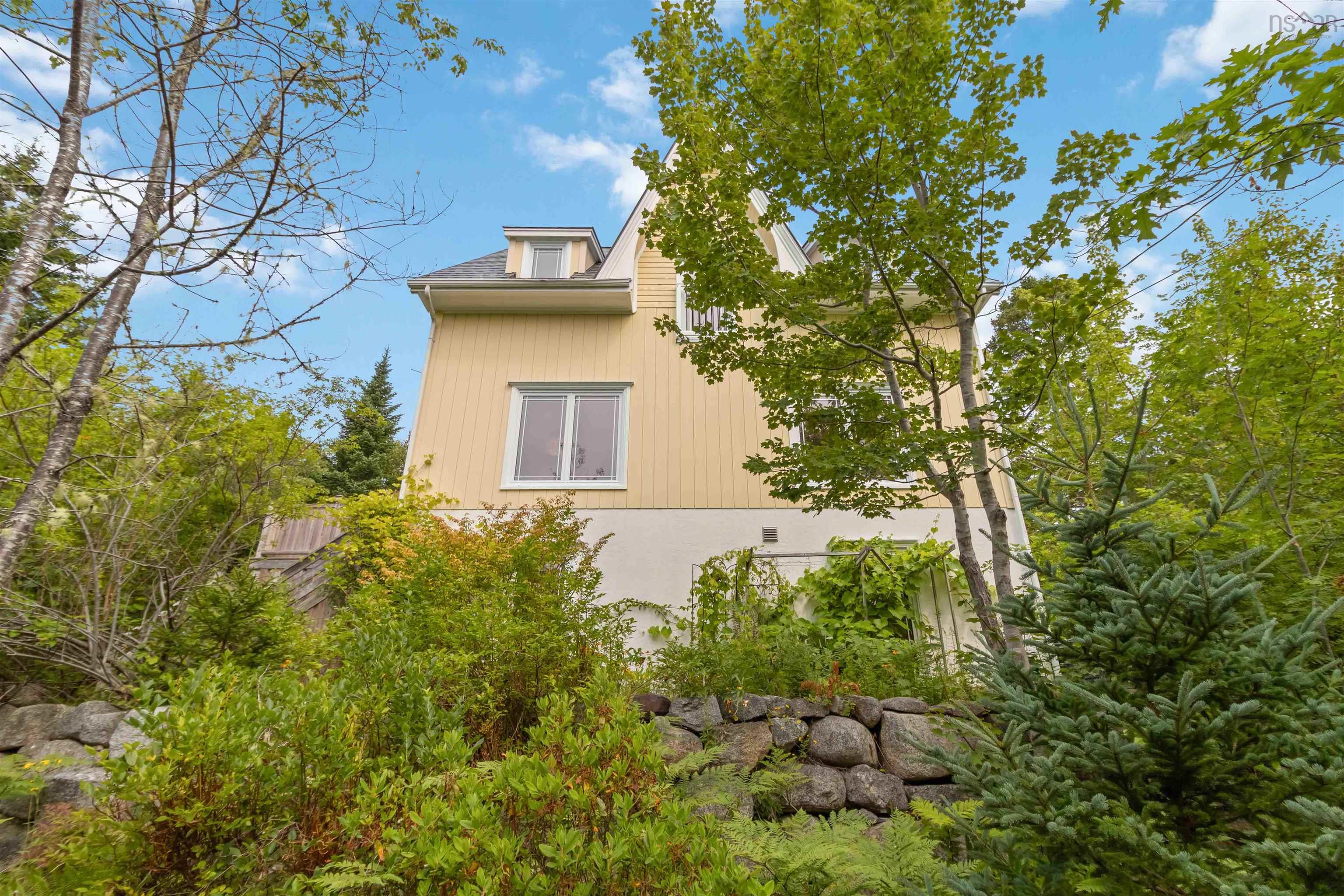 $699,900.00: 40 Big Rock Lane, East Chester