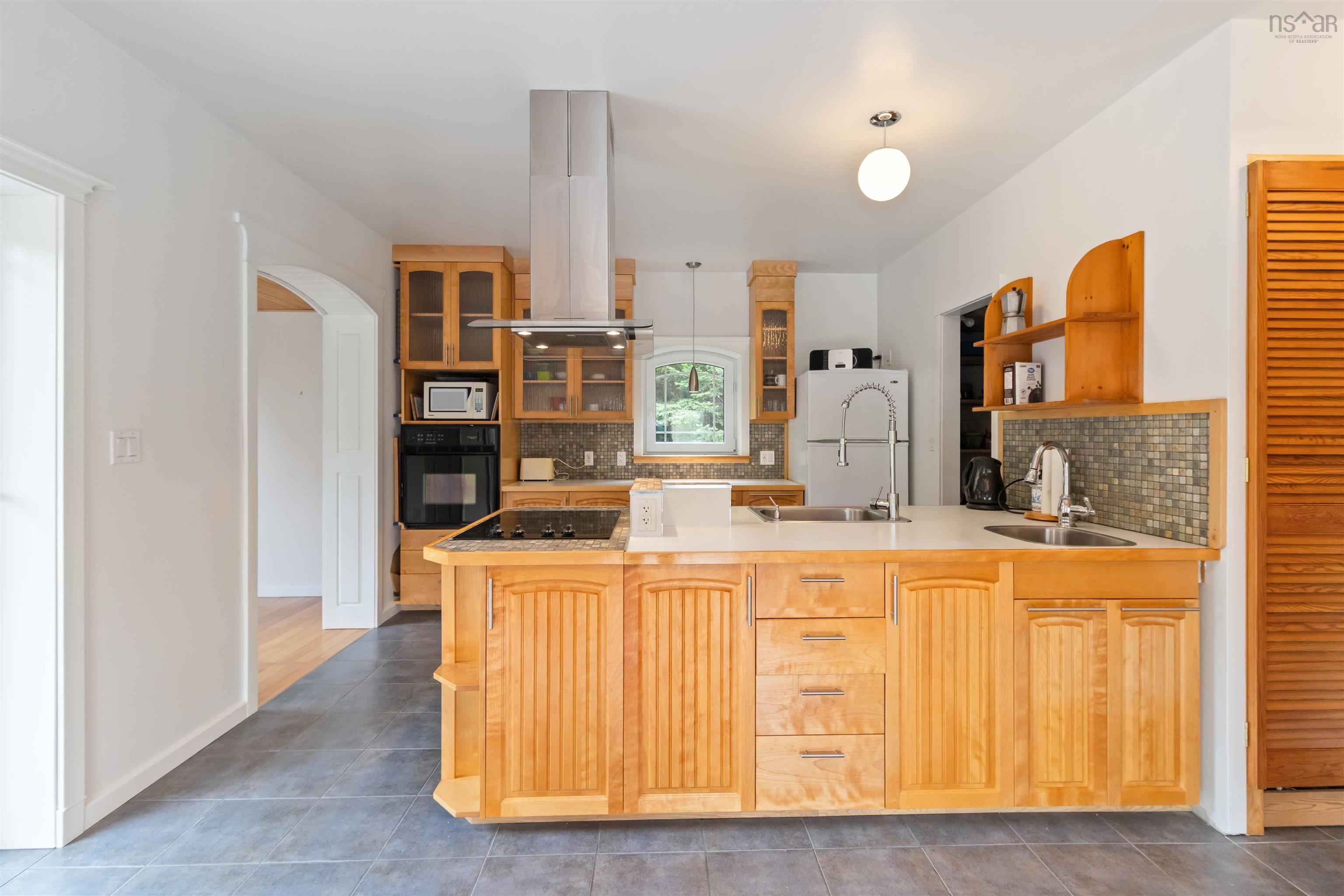 $699,900.00: 40 Big Rock Lane, East Chester