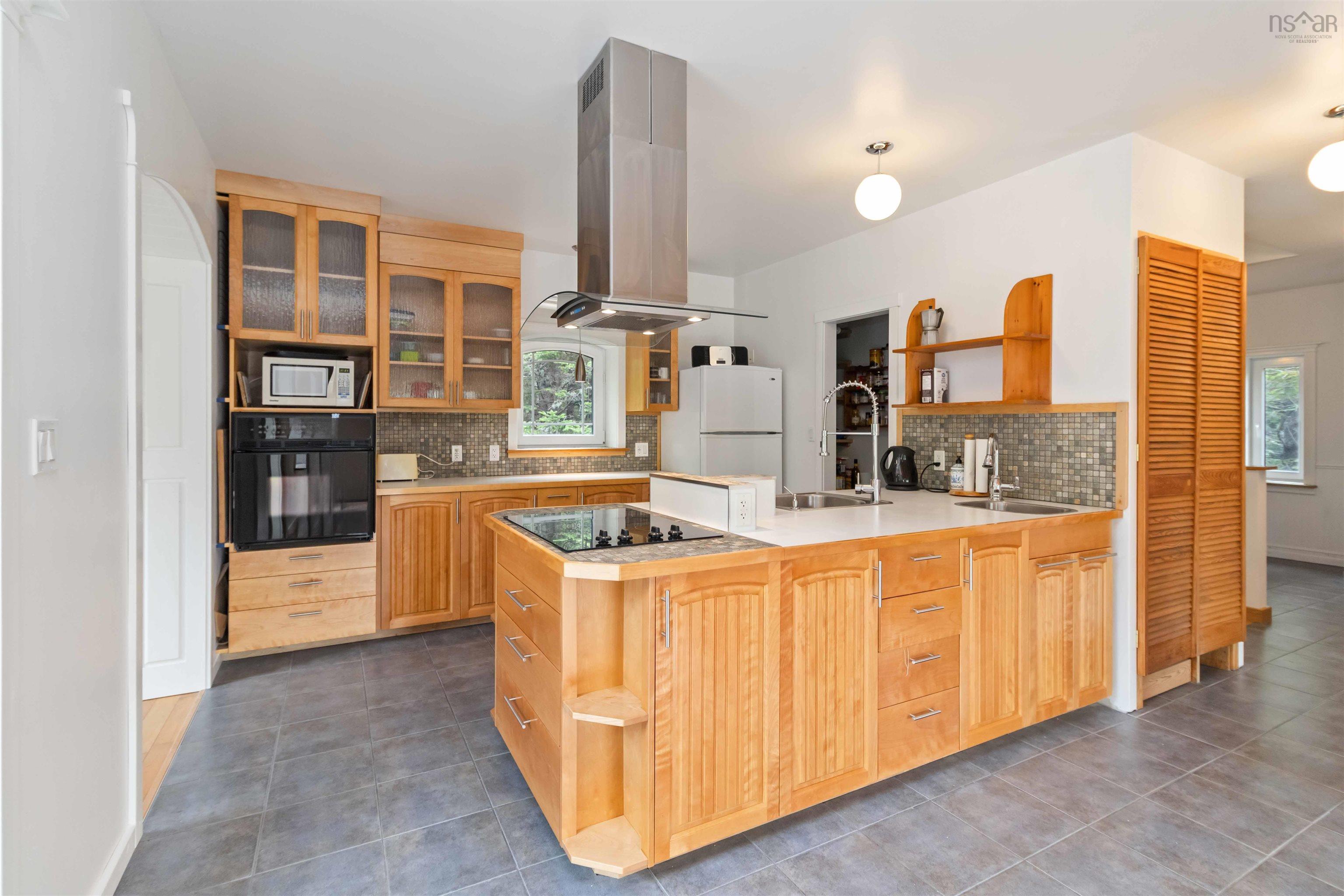 $699,900.00: 40 Big Rock Lane, East Chester