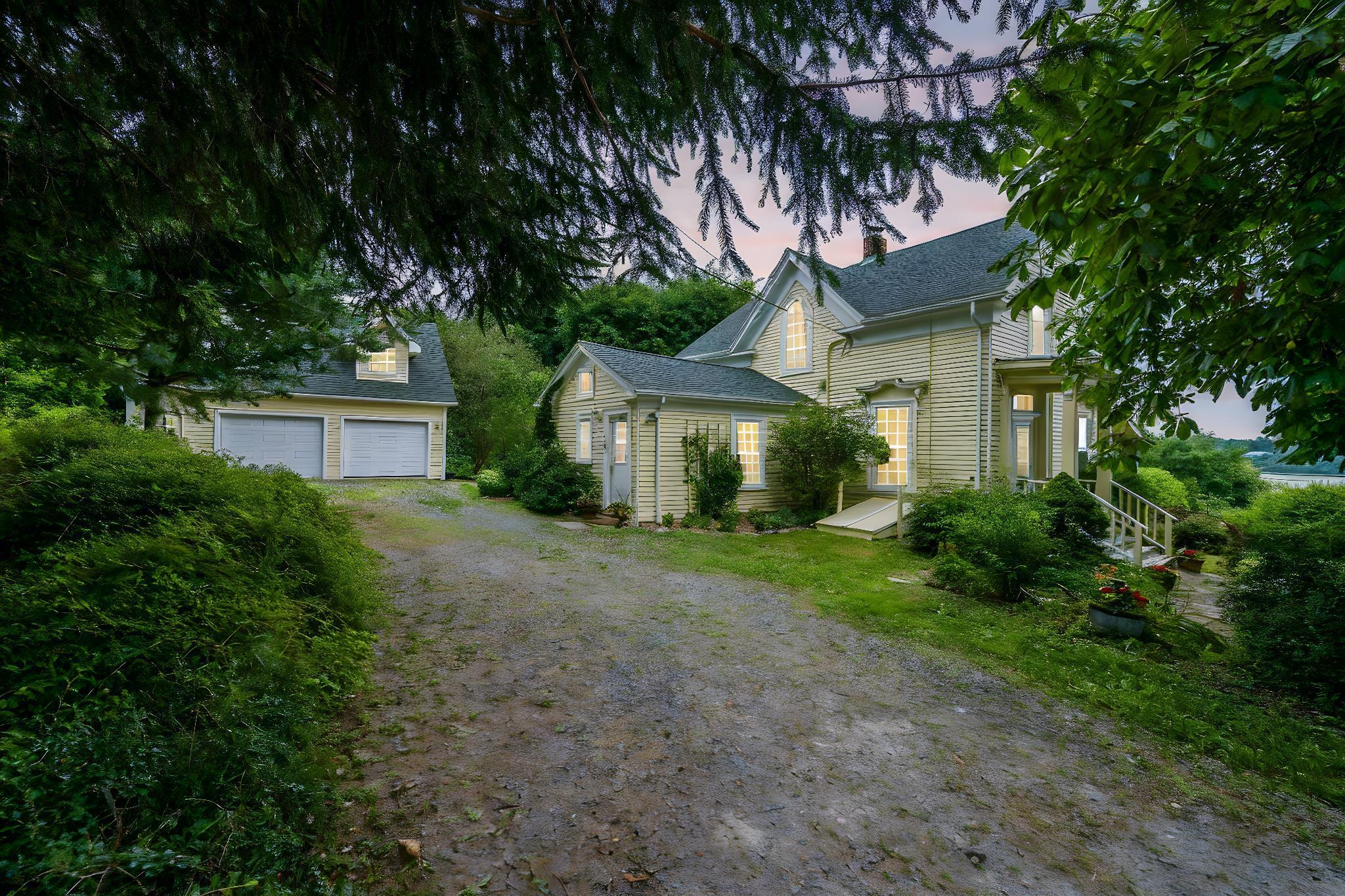 $990,000.00: 129 Town Road, Falmouth