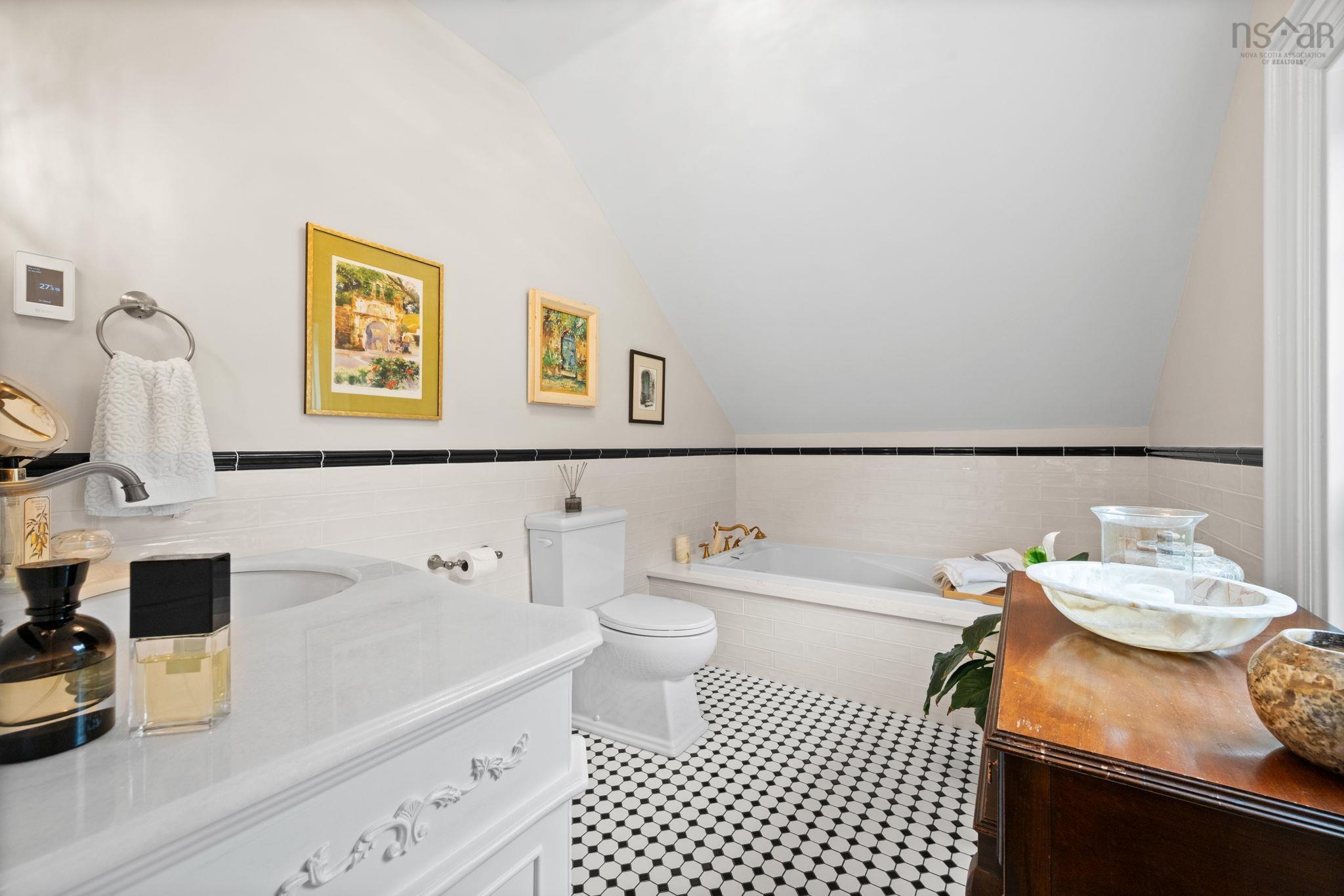 $990,000.00: 129 Town Road, Falmouth