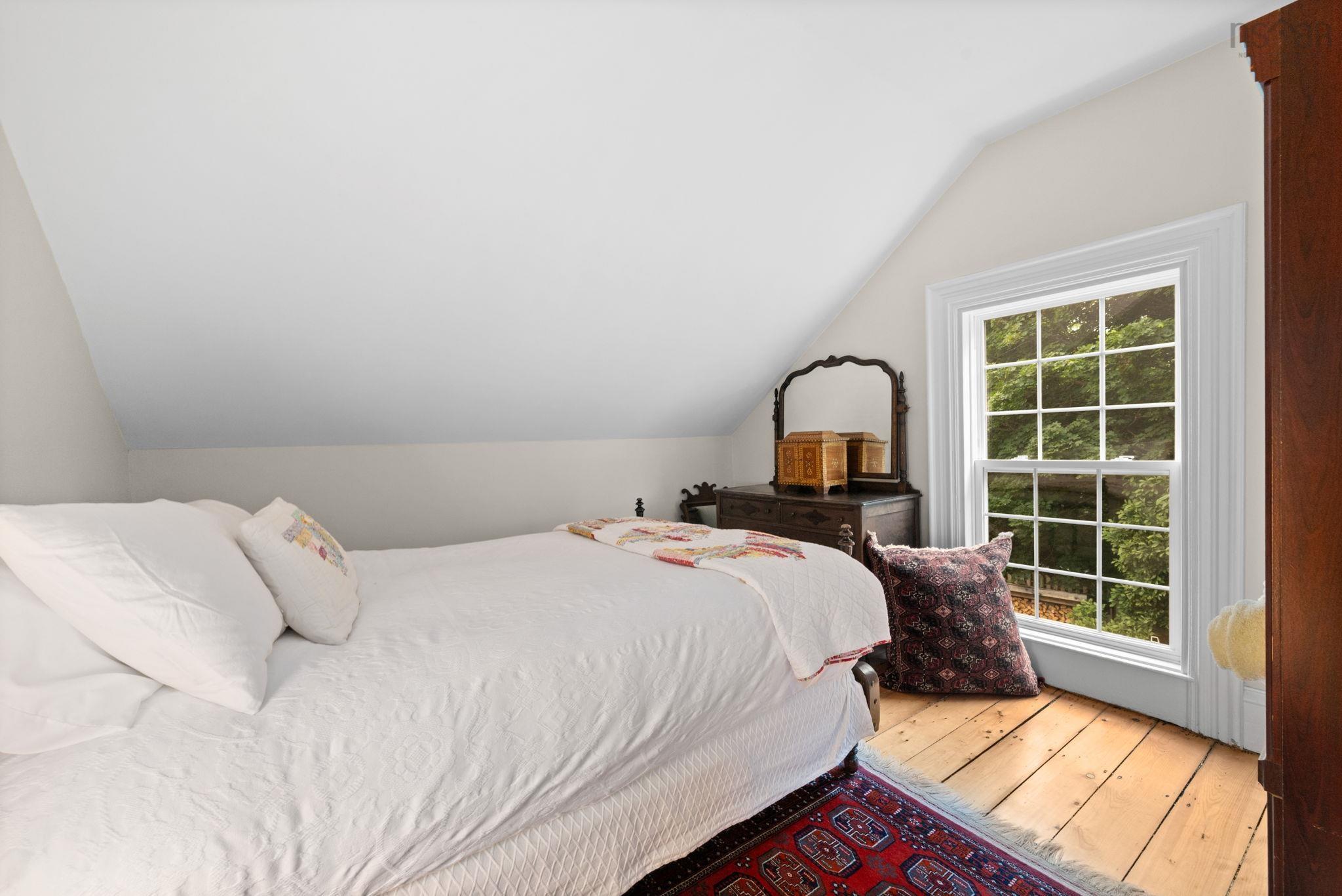 $990,000.00: 129 Town Road, Falmouth