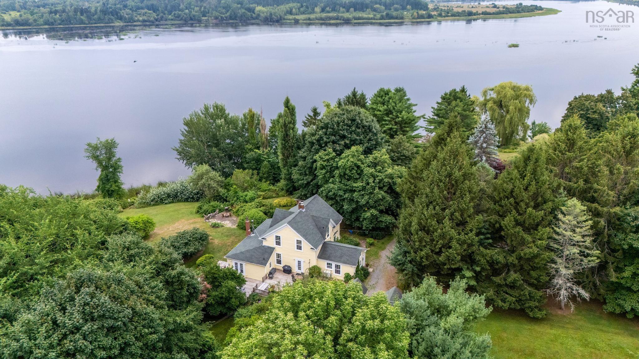 $990,000.00: 129 Town Road, Falmouth