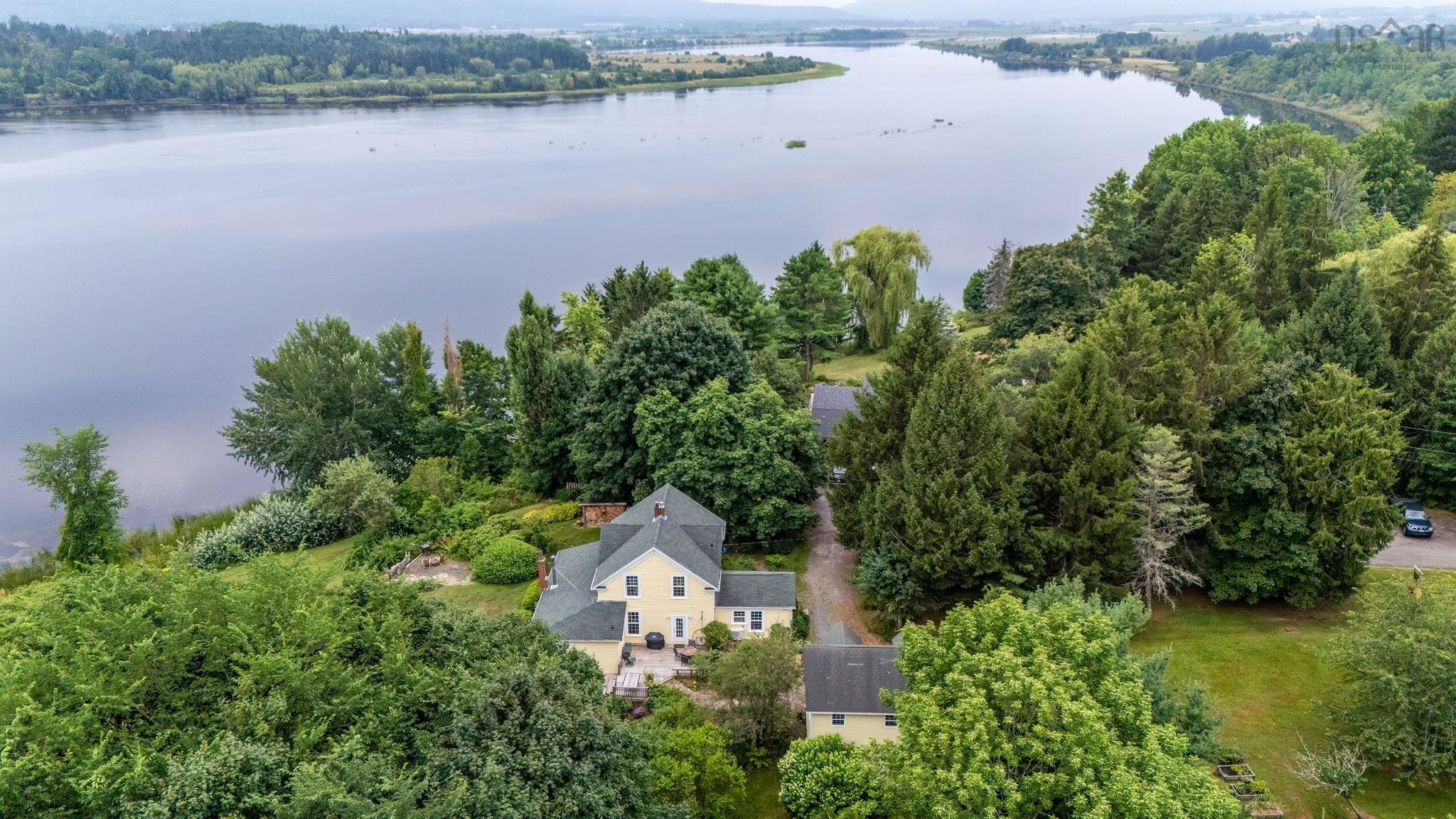 $990,000.00: 129 Town Road, Falmouth