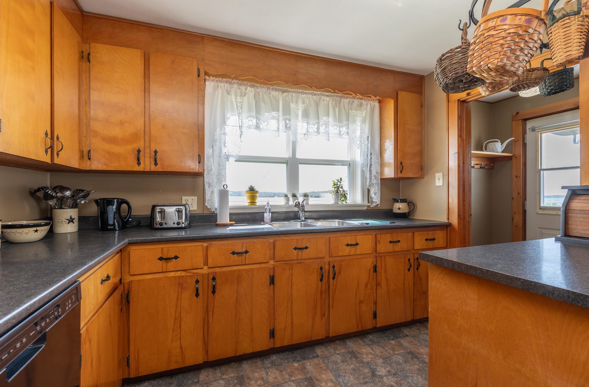 $599,900.00: 926 Highway 304, Overton