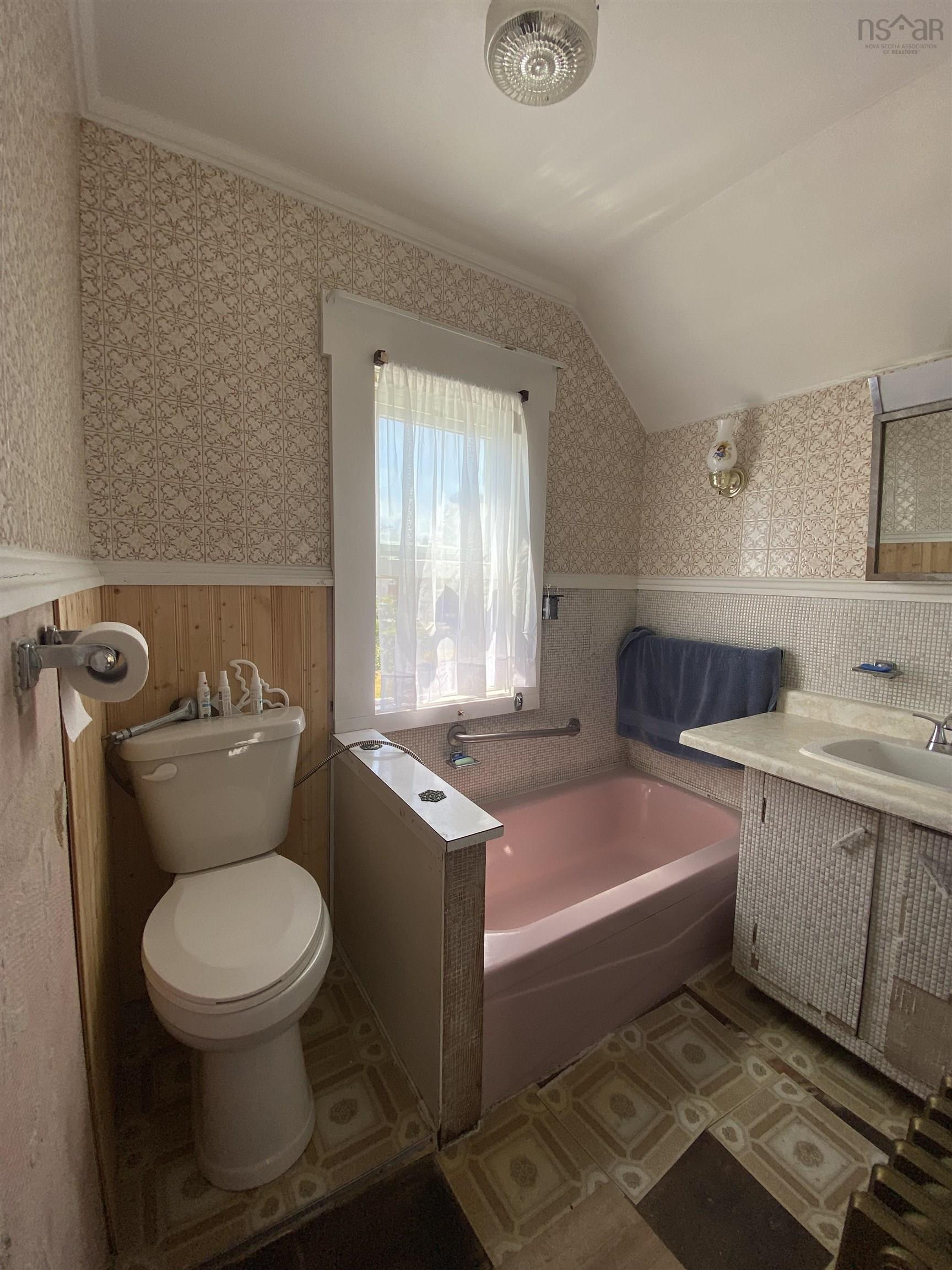 $129,900.00: 571 King Street, New Waterford