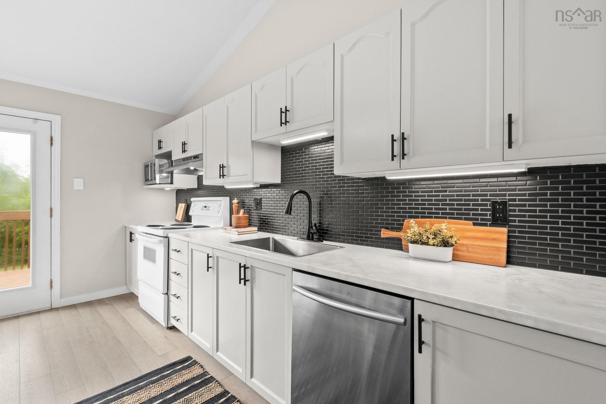 $425,000.00: 31 Brookview Drive, Cole Harbour