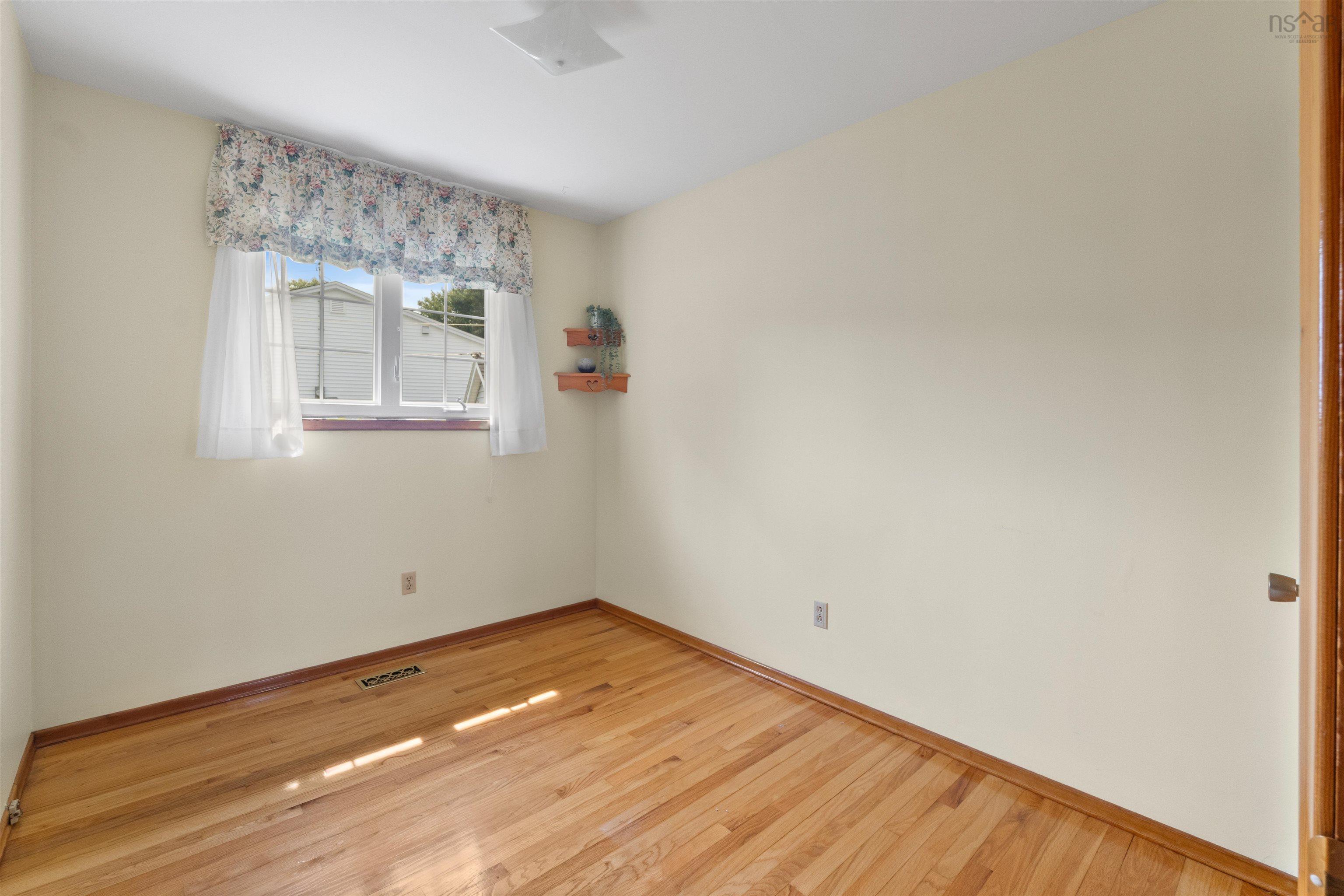 $494,900.00: 6 Codroy Avenue, Lake Loon