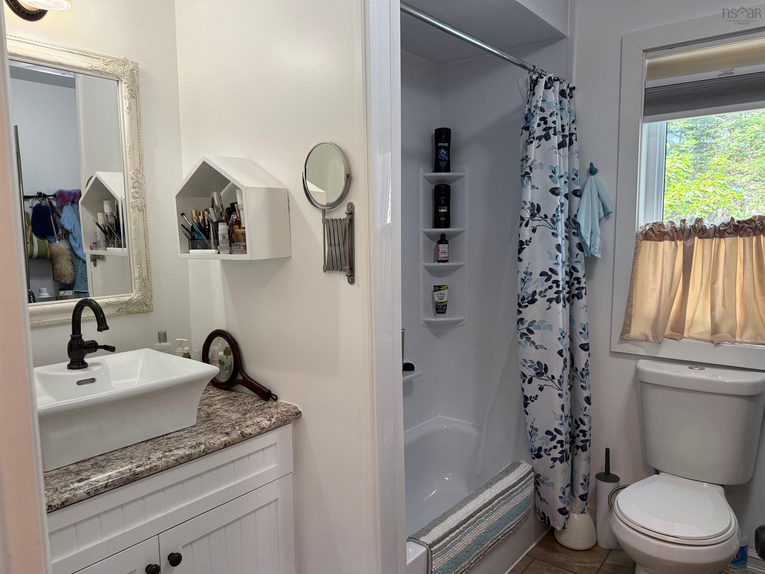 $749,900.00: 4 62 Western Point Lane, East Uniacke