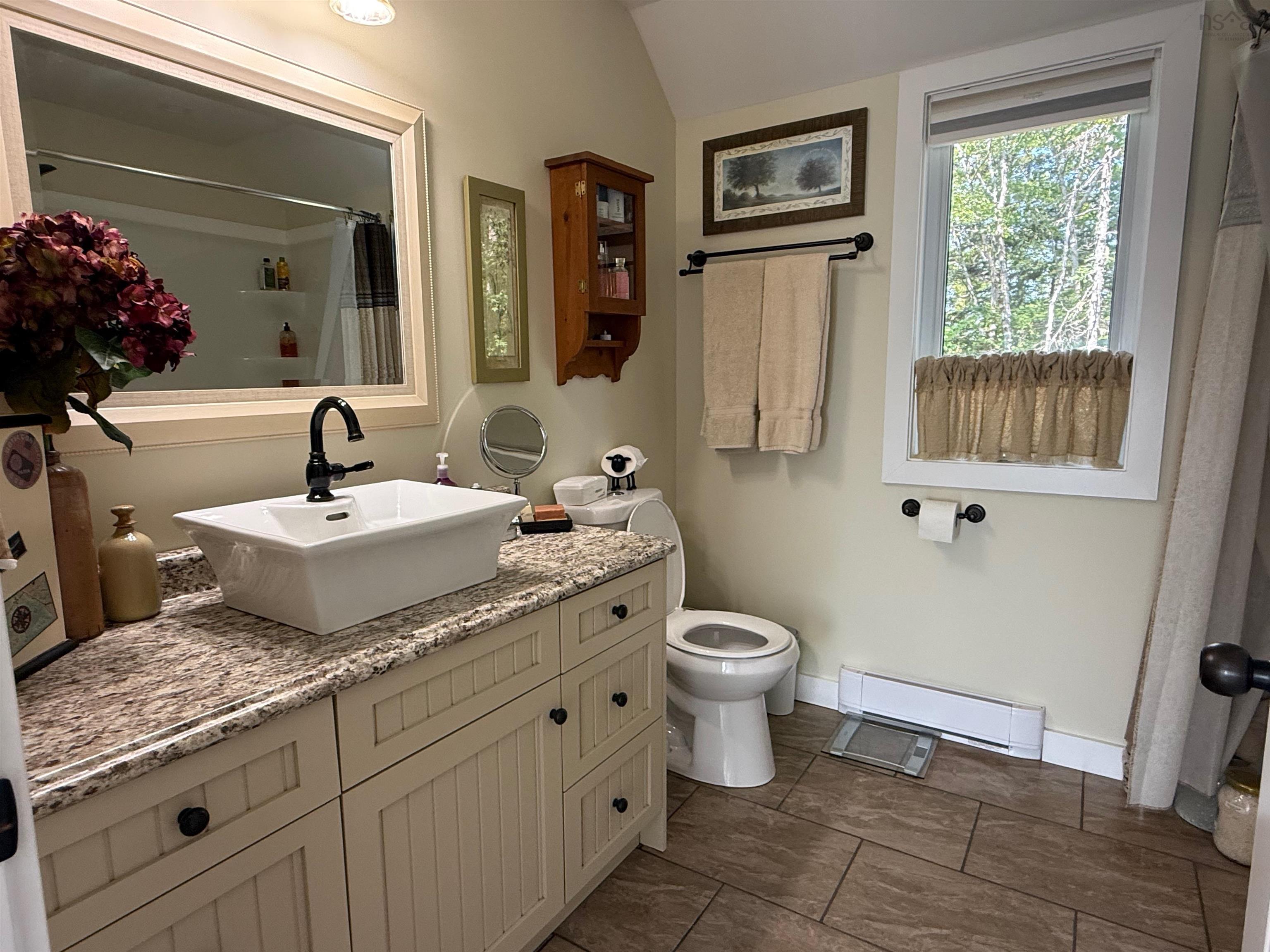 $749,900.00: 4 62 Western Point Lane, East Uniacke