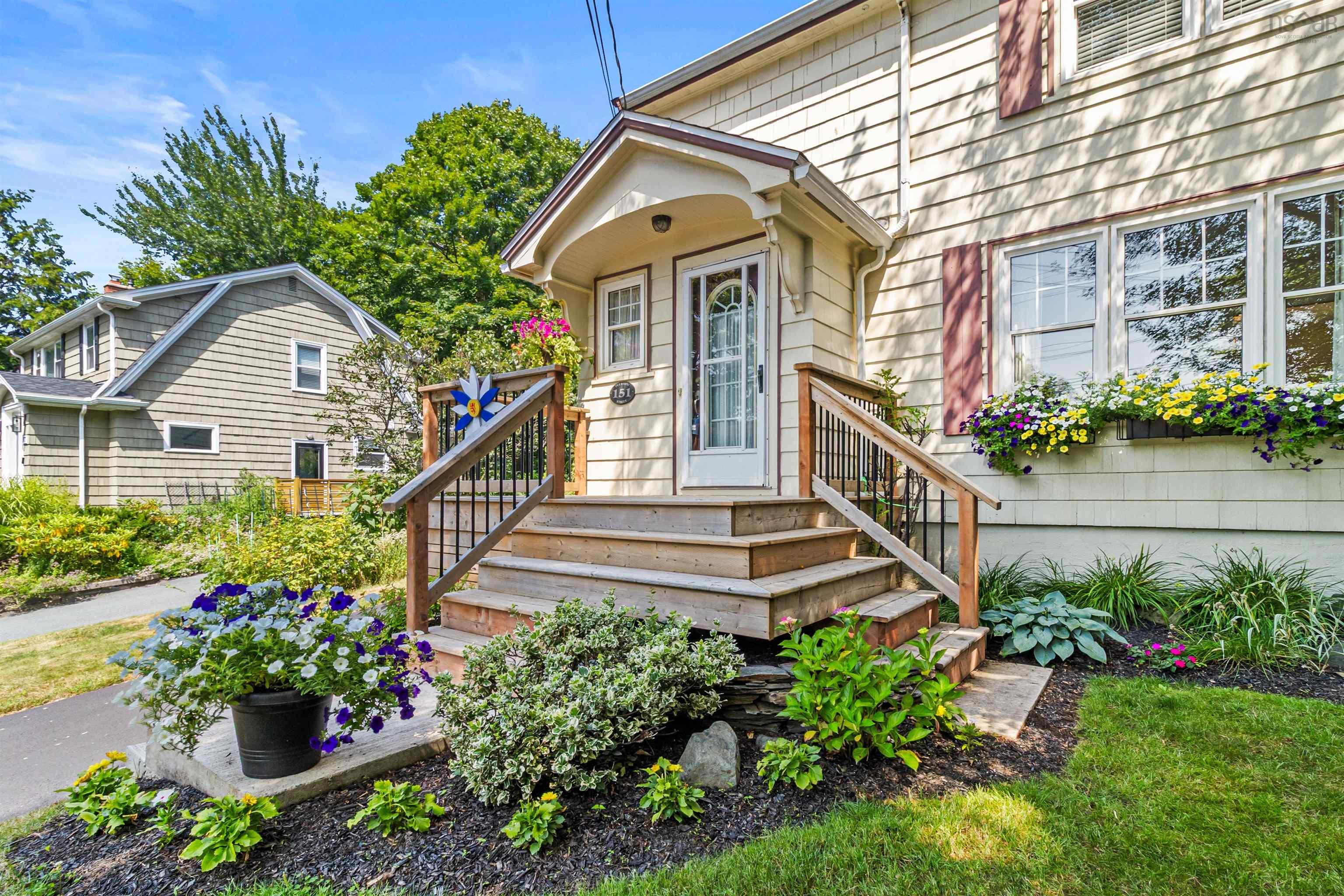 $618,900.00: 151 Pleasant Street, Dartmouth