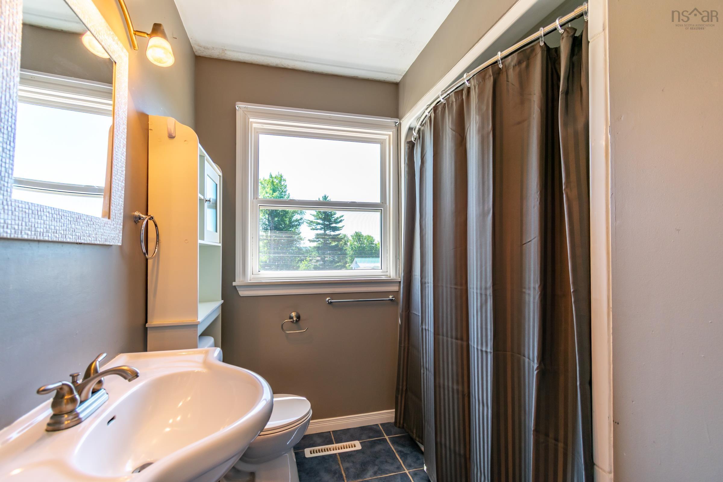 $349,900.00: 495 Pine Ridge Avenue, Kingston