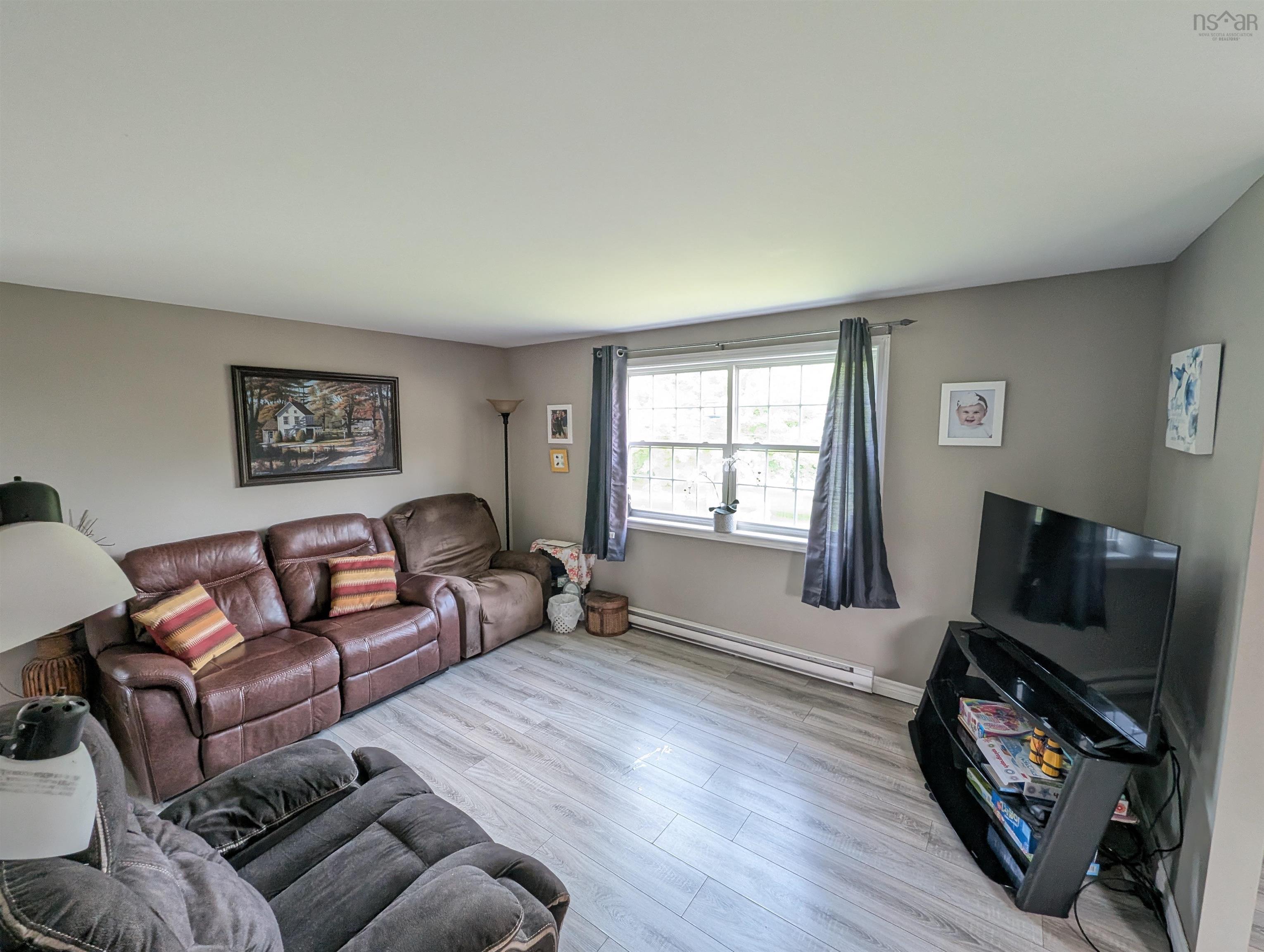 $449,900.00: 13131 Highway 215, East Hants