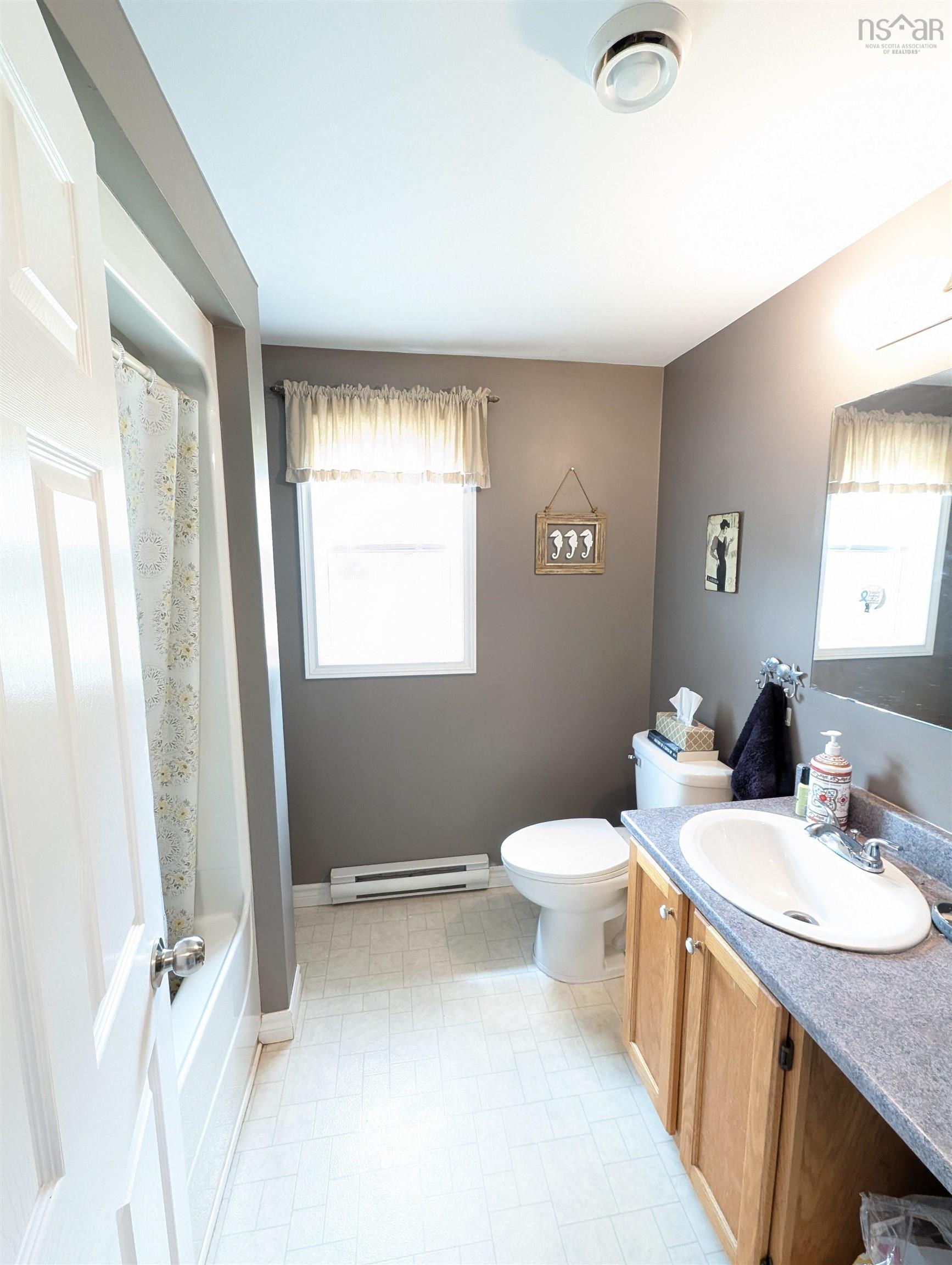 $449,900.00: 13131 Highway 215, East Hants