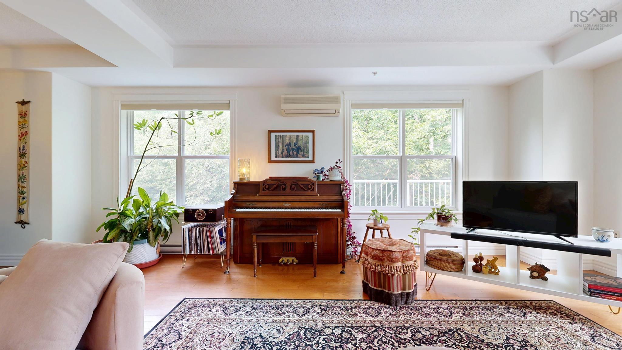 $474,900.00: 308 476 Main Street, Mahone Bay