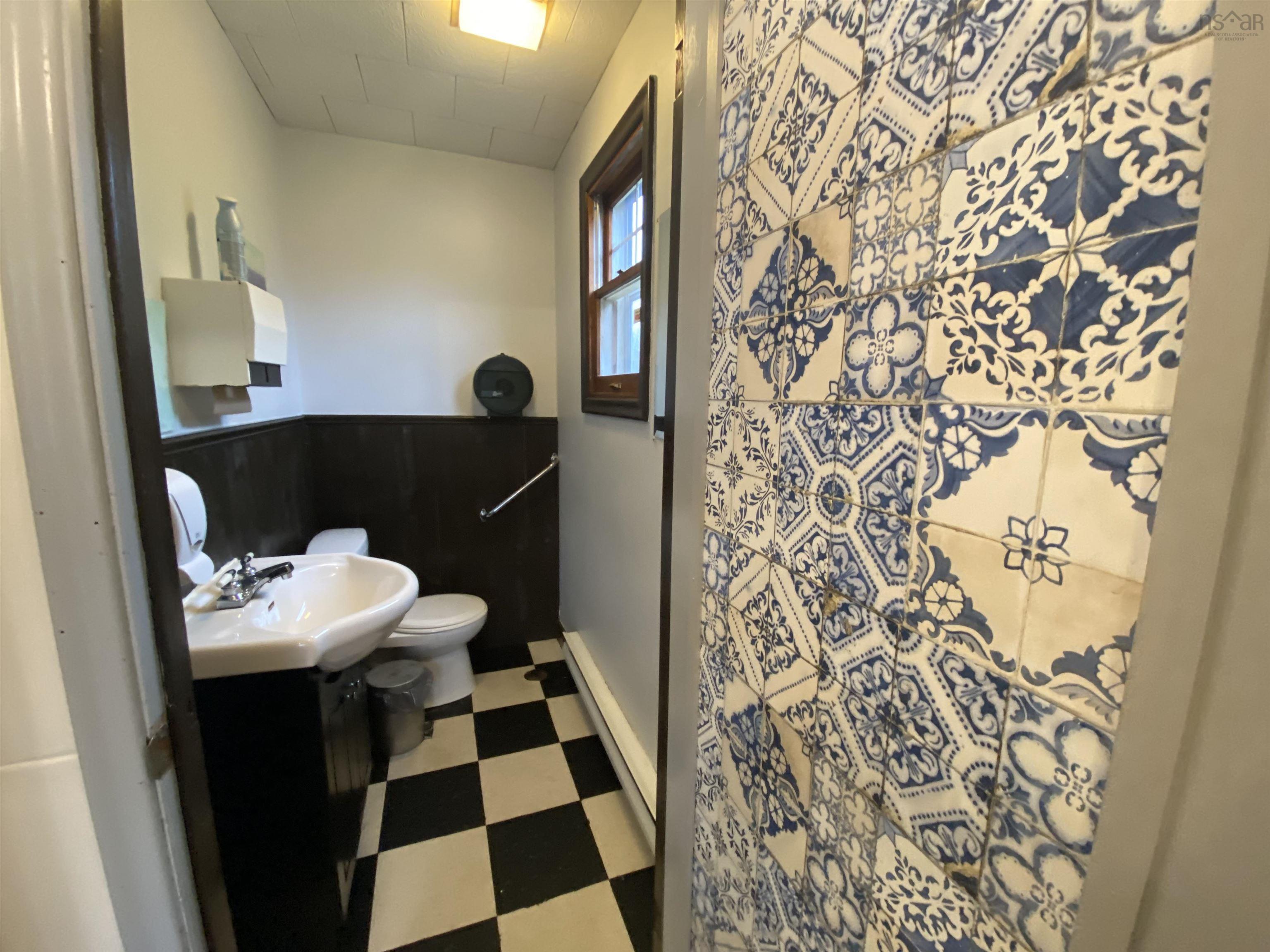 $250,000.00: 4491 12 Highway, New Ross