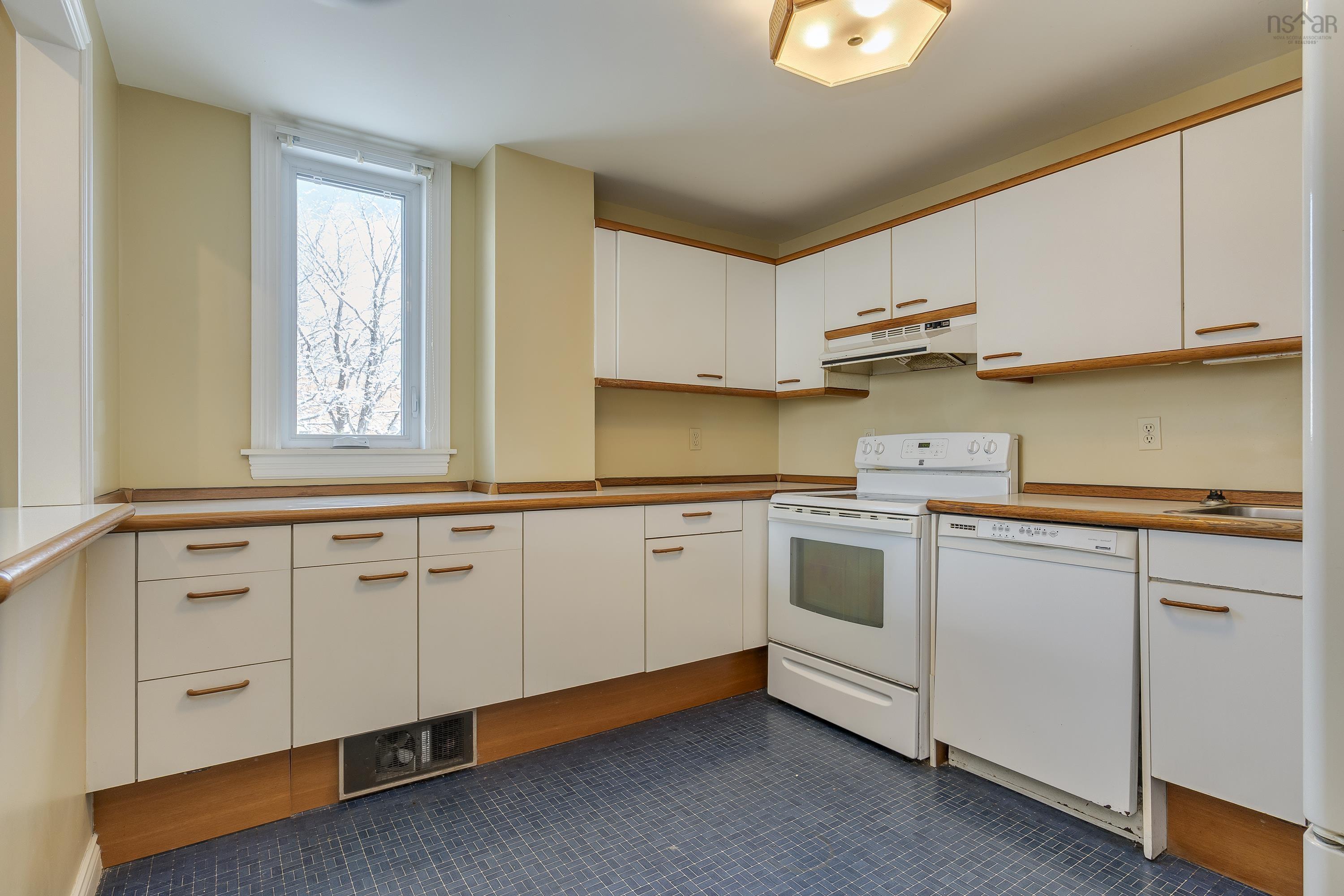 110 1350 Oxford Street, Halifax, NS (MLS 202519954)